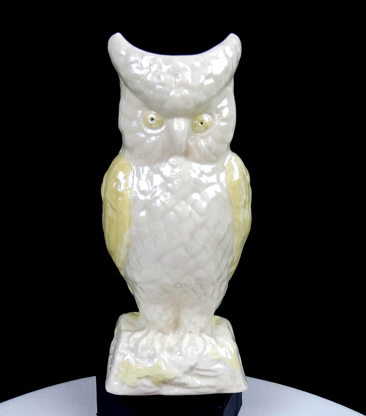 Belleek Porcelain Ireland Great Horned Owl 8″ Vase 3rd Green Mark 1965-1980