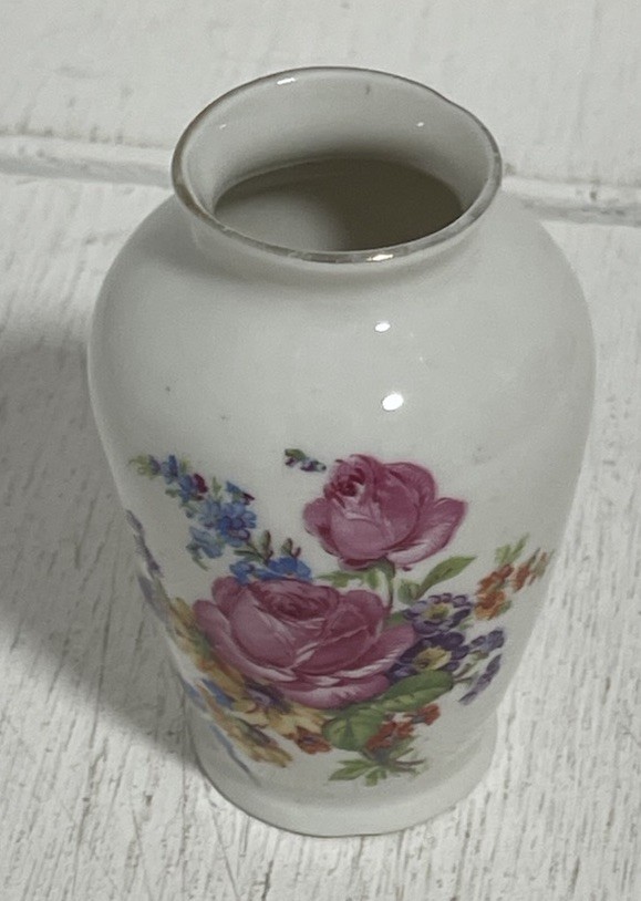 Vintage Real China Made In Germany U.S.A Zone Miniature Vase 7.5cmx3.5cmx3.5cm