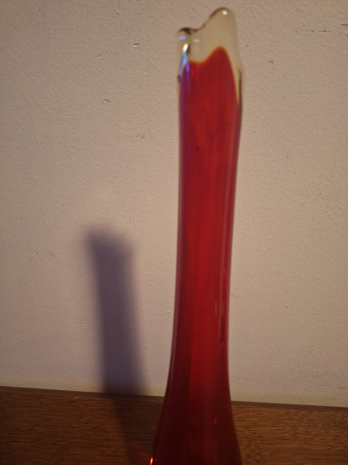 Vintage L.E Smith 12″ Amberina SWUNG Stretch GLASS VASE Unique