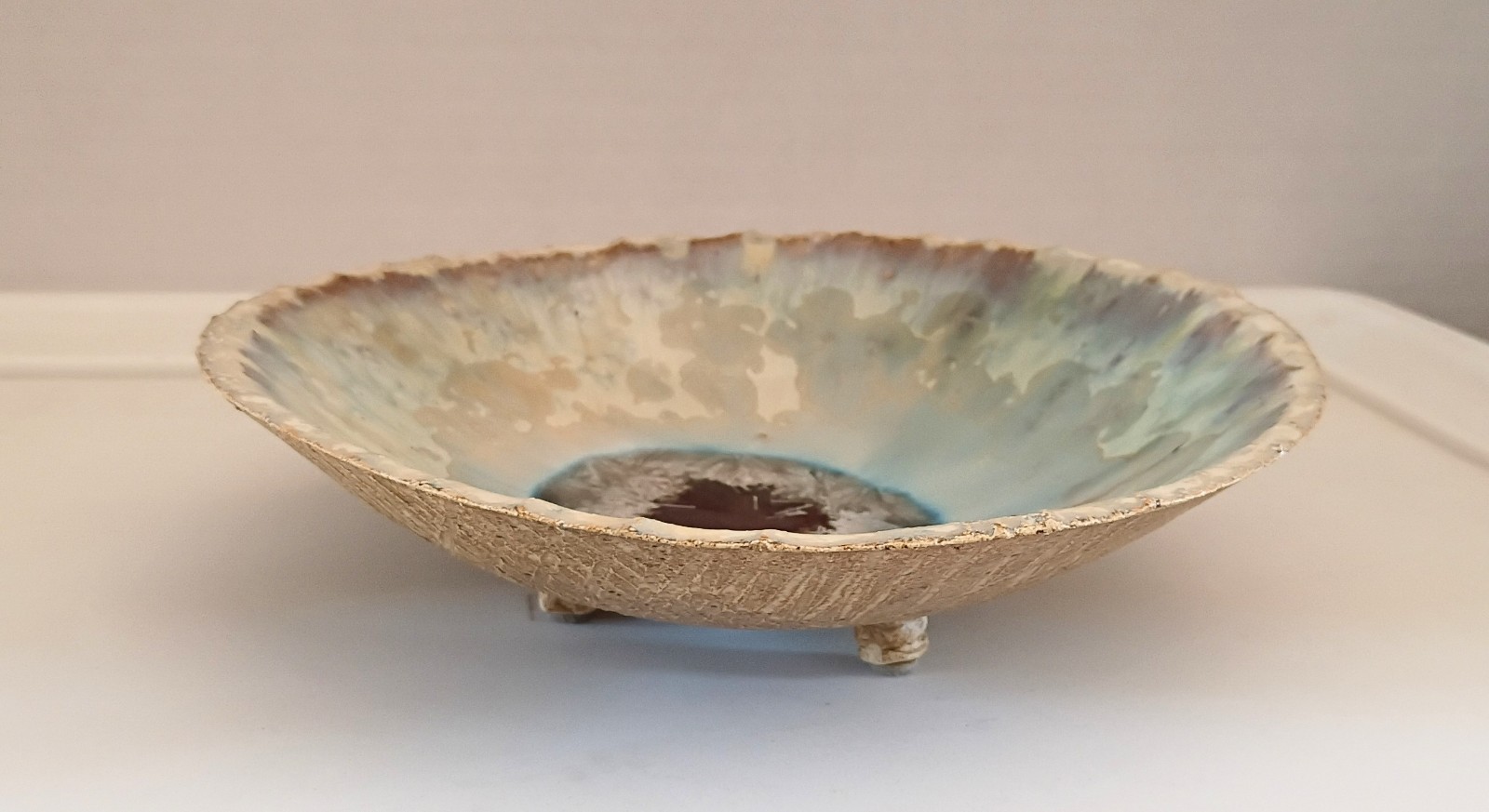 Gorgeous 9″ Round Crystalline Bowl With Simulated Geode Bottom & Rough-Hewn Edge