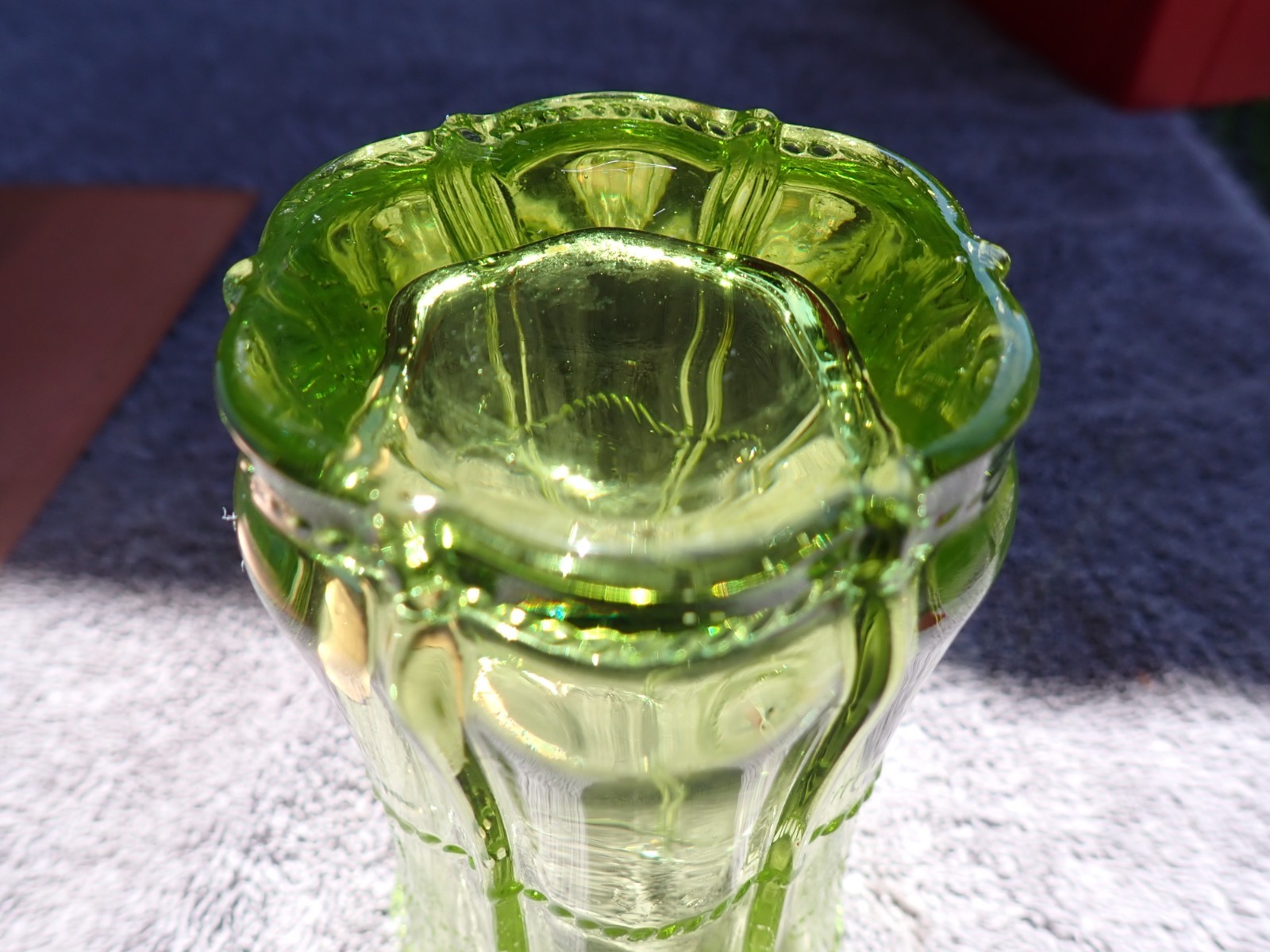 Beautiful Vintage Depression Glass 5 Inch Tall Vase
