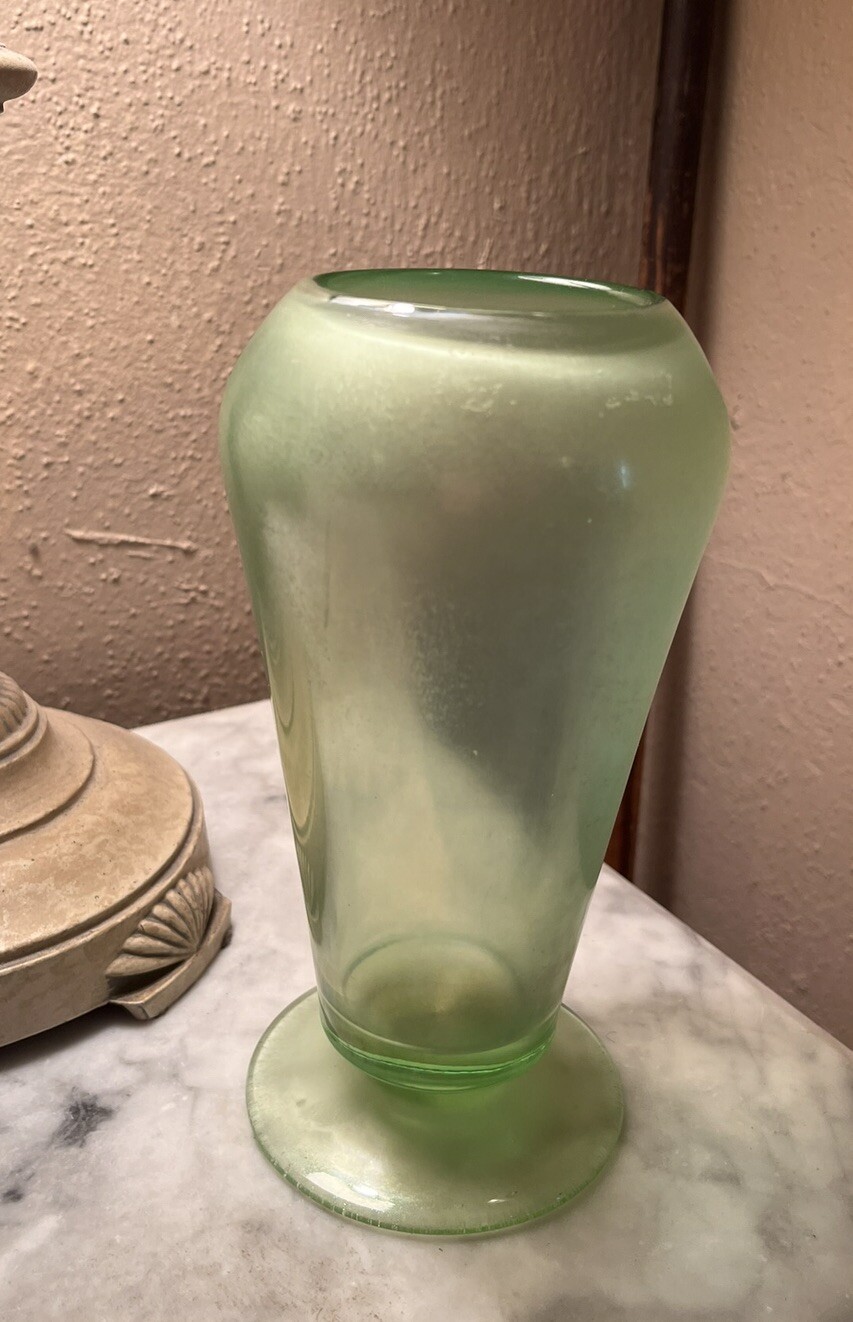 TIFFIN Green Stretch Glass Cupped Rim DAHLIA Vase, Vintage Deco