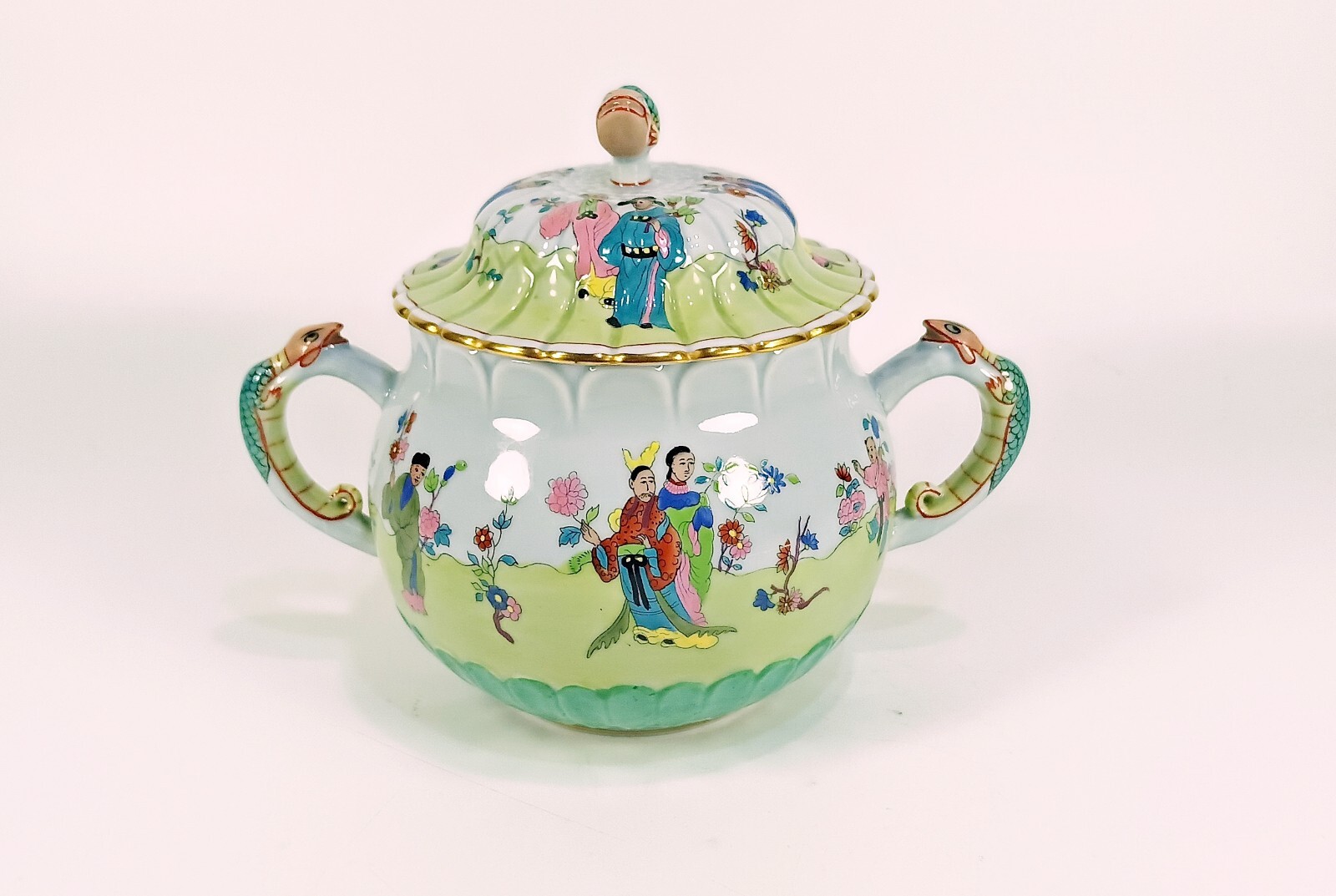 HEREND, ANTIQUE CHINESE CSUNG VERT CANDY BOX HANPAINTED PORCELAIN (B177)