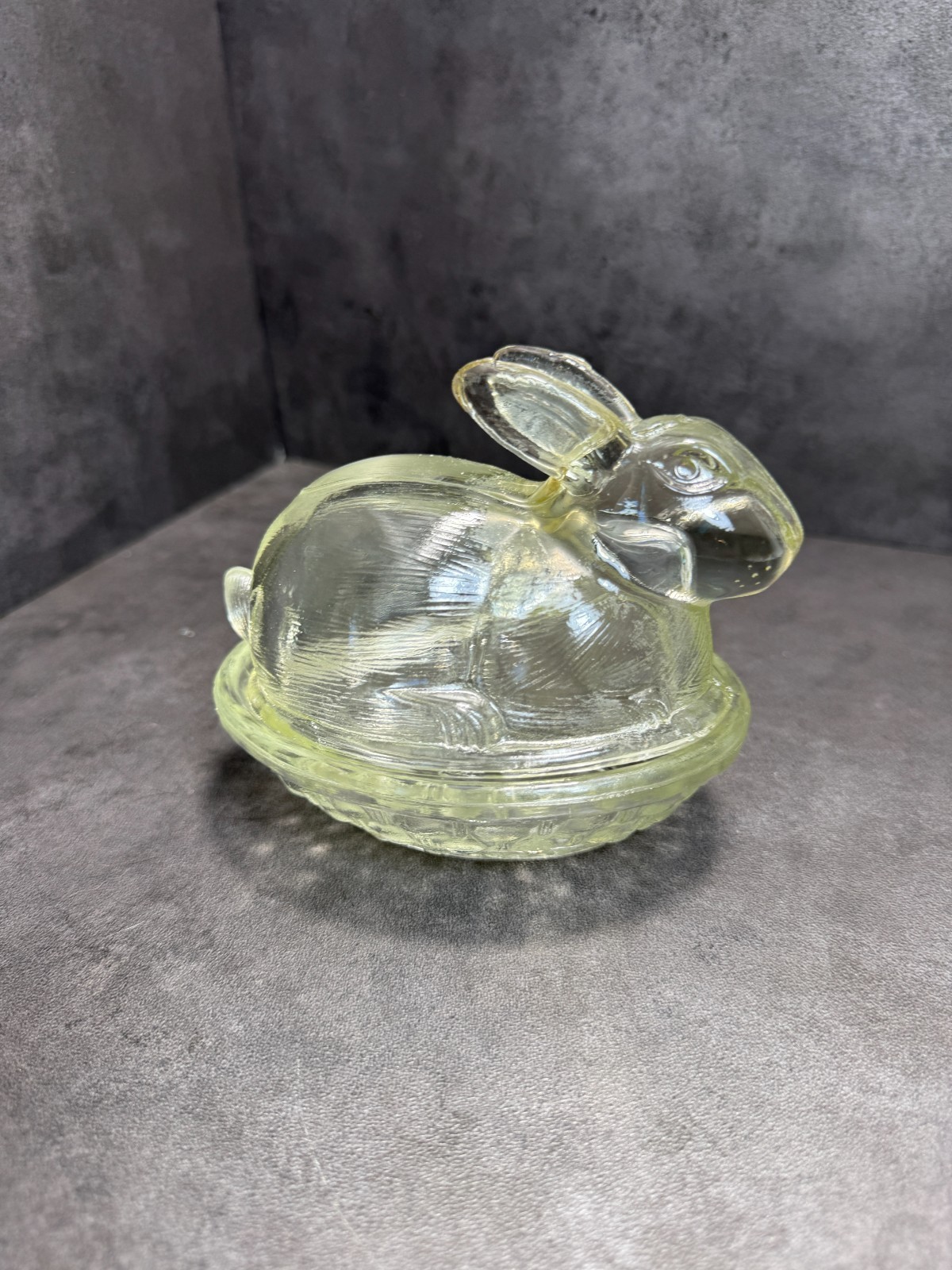 Mosser Glass USA – Bunny on Basket/Nest -Clear 4.5″ X 4.5″