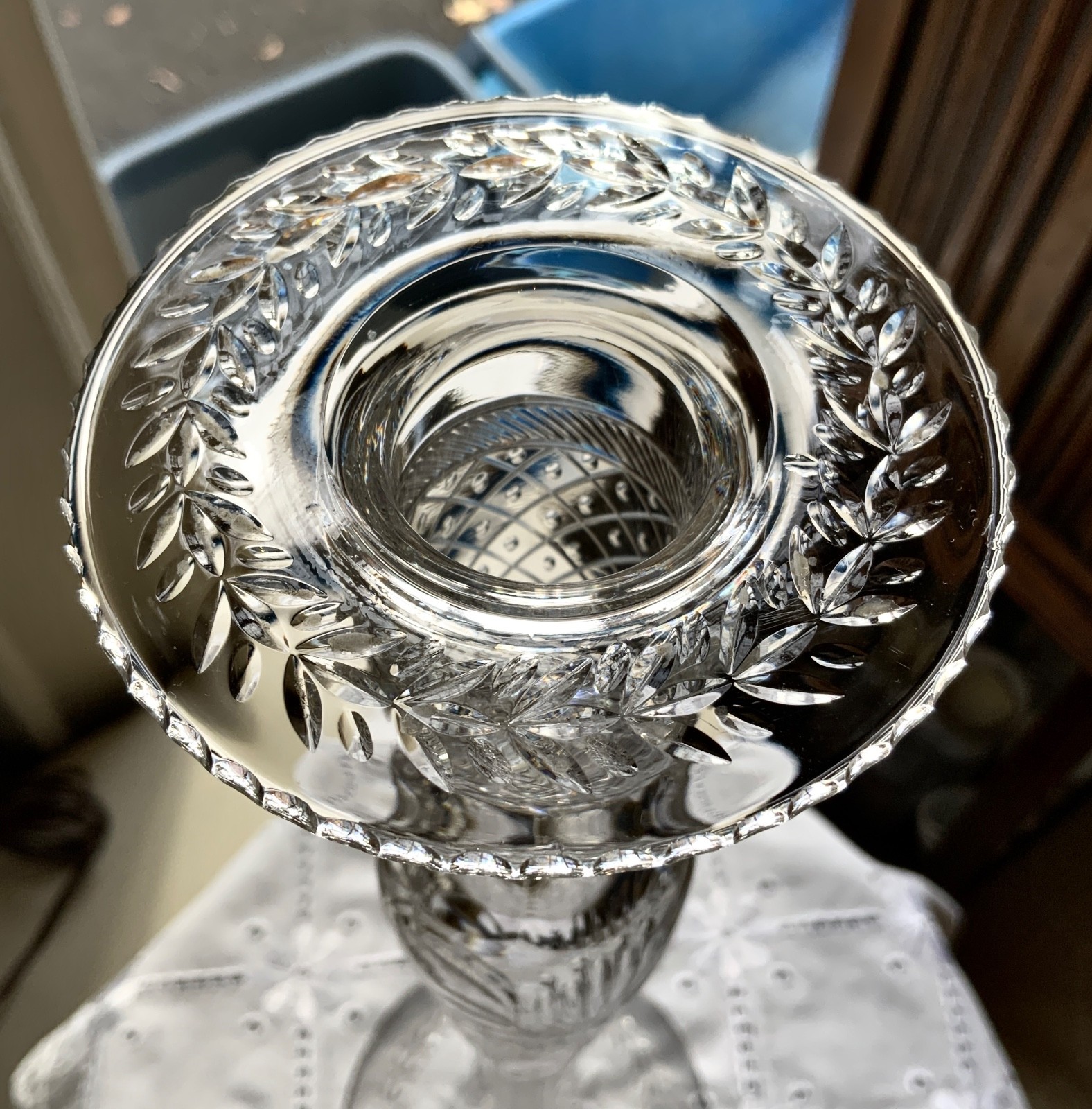 PAIRPOINT BUCKINGHAM ENGRAVED INTAGLIO 16″ CUT GLASS CANDLESTICKS W COAT OF ARMS
