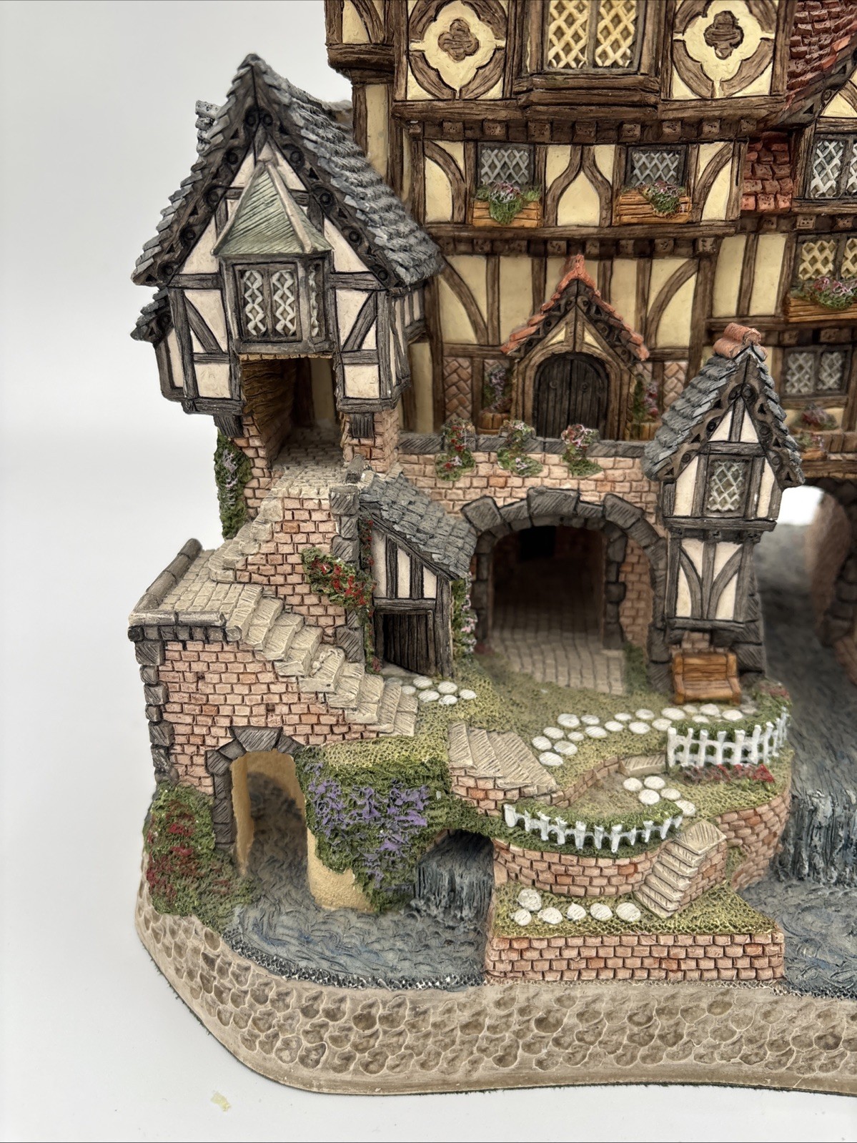 David Winter Quindene Manor LE 937/3000 Cottage w/ Box Large 1994