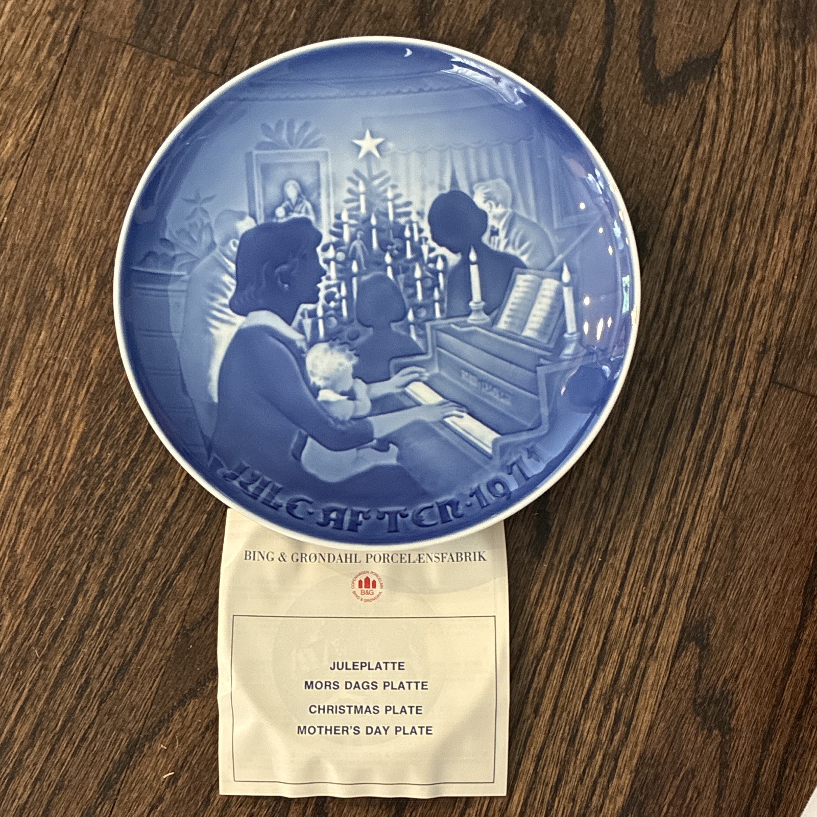 Bing & Grondahl B&G 1971 Jul Aften Christmas Collector Plate Blue/White Denmark