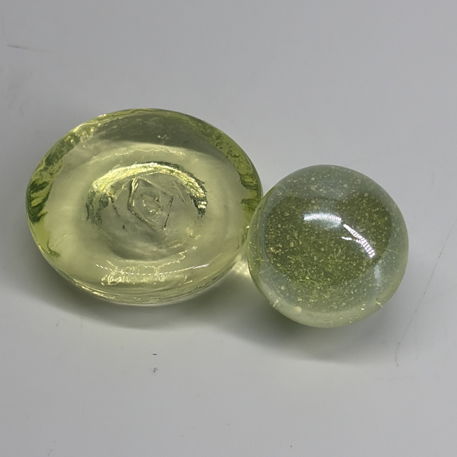 Boyd Marble Holder 1.5″ Vaseline Uranium Glass UV Glow w/ 1″ Shooter Marble HTF
