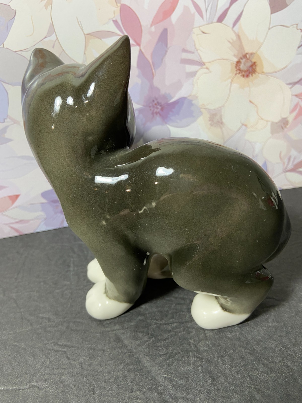 Vintage Lomonosov Imperial Porcelain Figurine Cat Kittien/ 5.5″ /Made in Russia