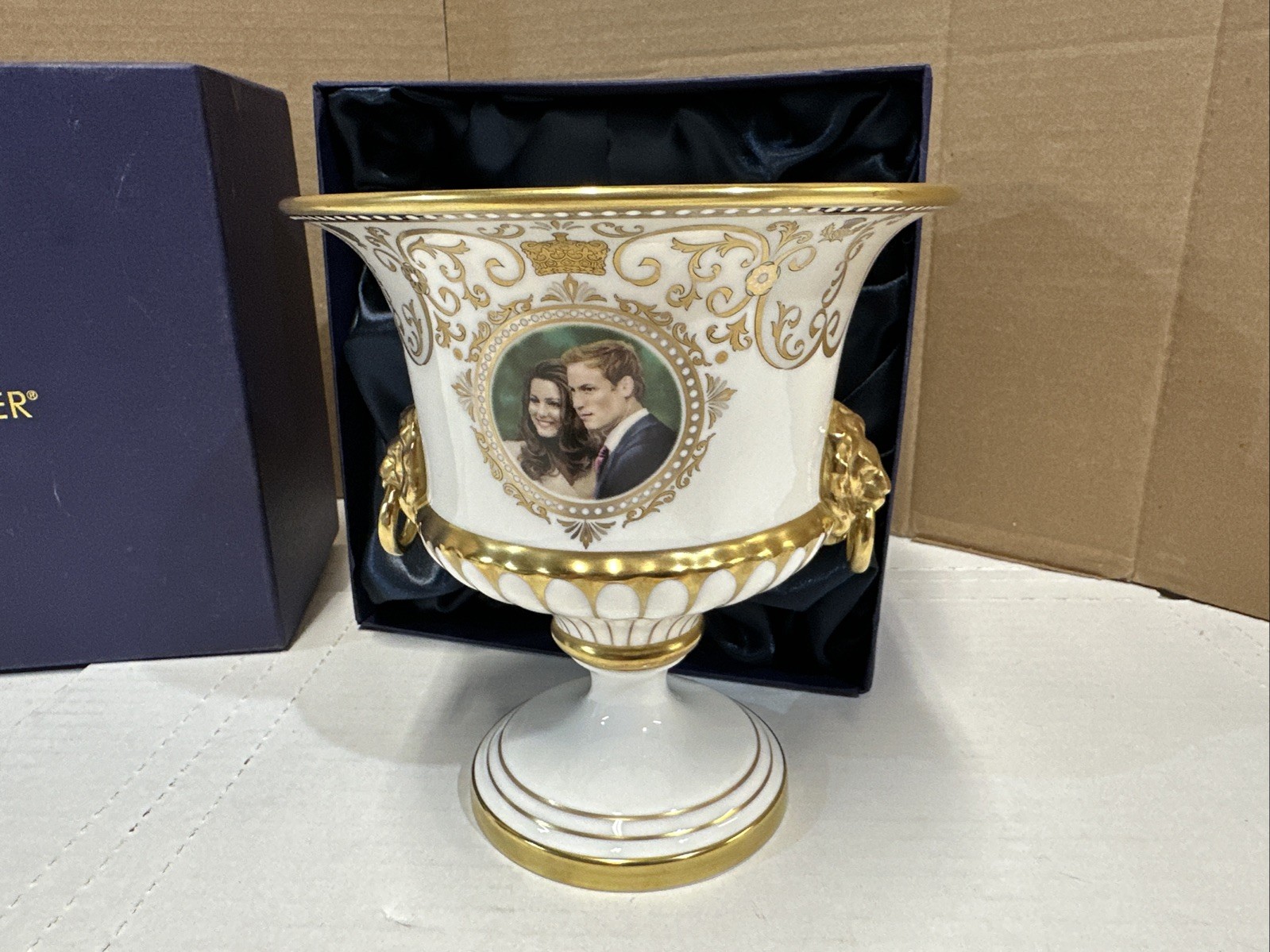 Royal Worcester Lion Head Vase Limited Edition Royal Wedding – 54 Of 250