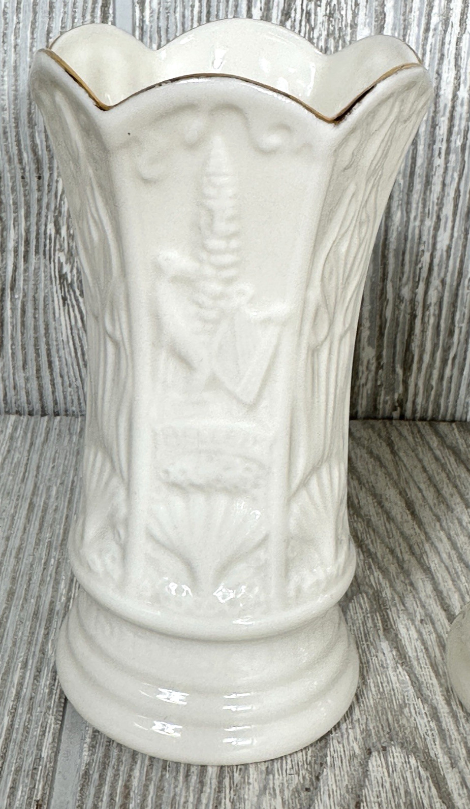 Belleek Visitors Center Ivory Bud Vases 4″ Tall Lot of 3 Embossed Design Ireland