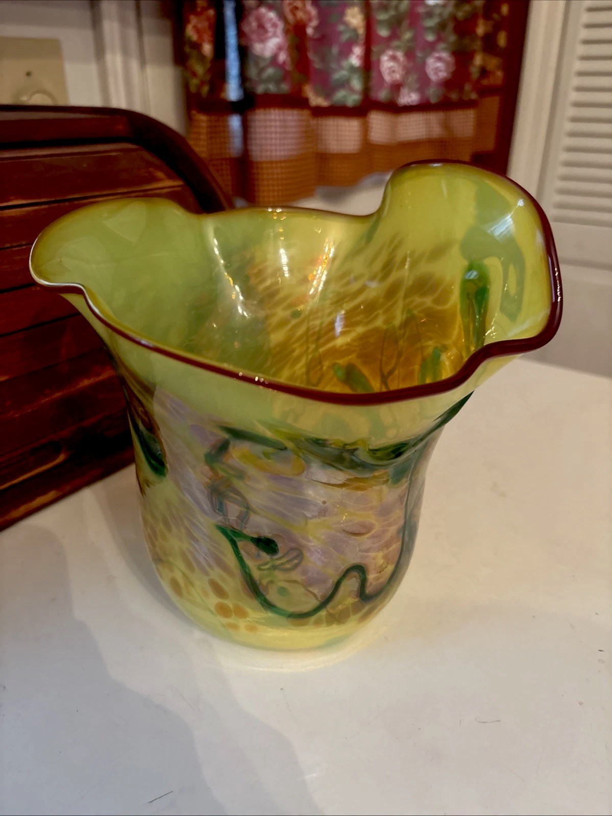 Beautiful Vintage Lime Green/Golden Art Glass Vase Amazing Color Swirls