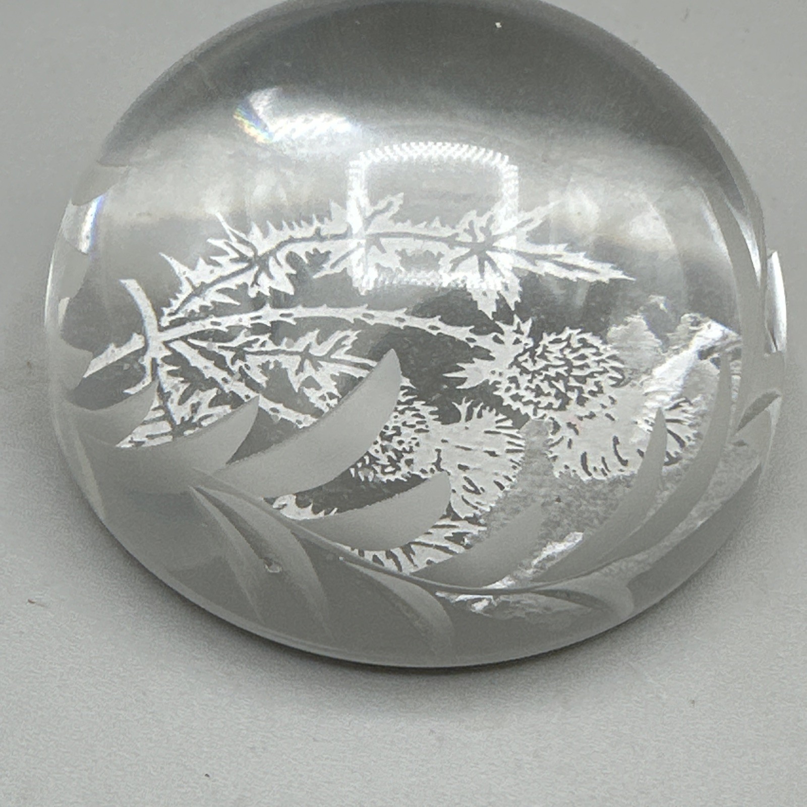VINTAGE EDINBURGH CRYSTAL THISTLE ROUND PAPER WEIGHT ETCHED LEAF DESIGN