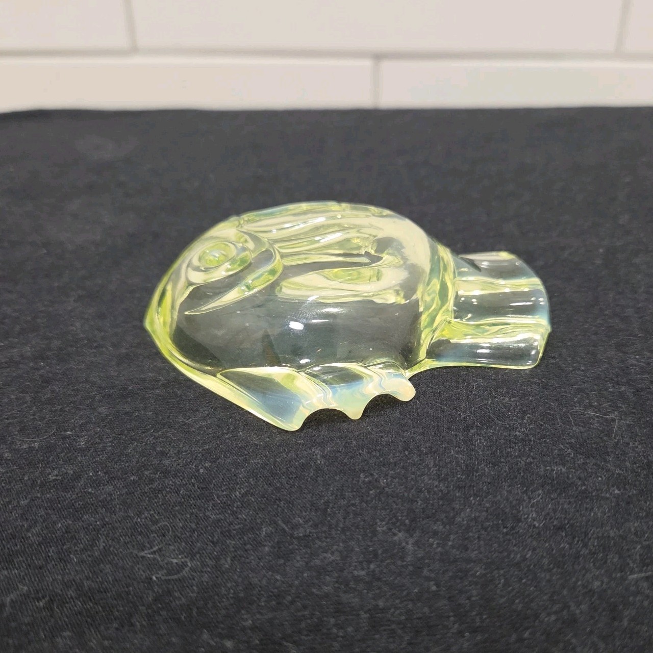 Duncan Miller Fish Ashtray Figurine 3.75″ GLOWS Uranium Canary Opalescent MCM