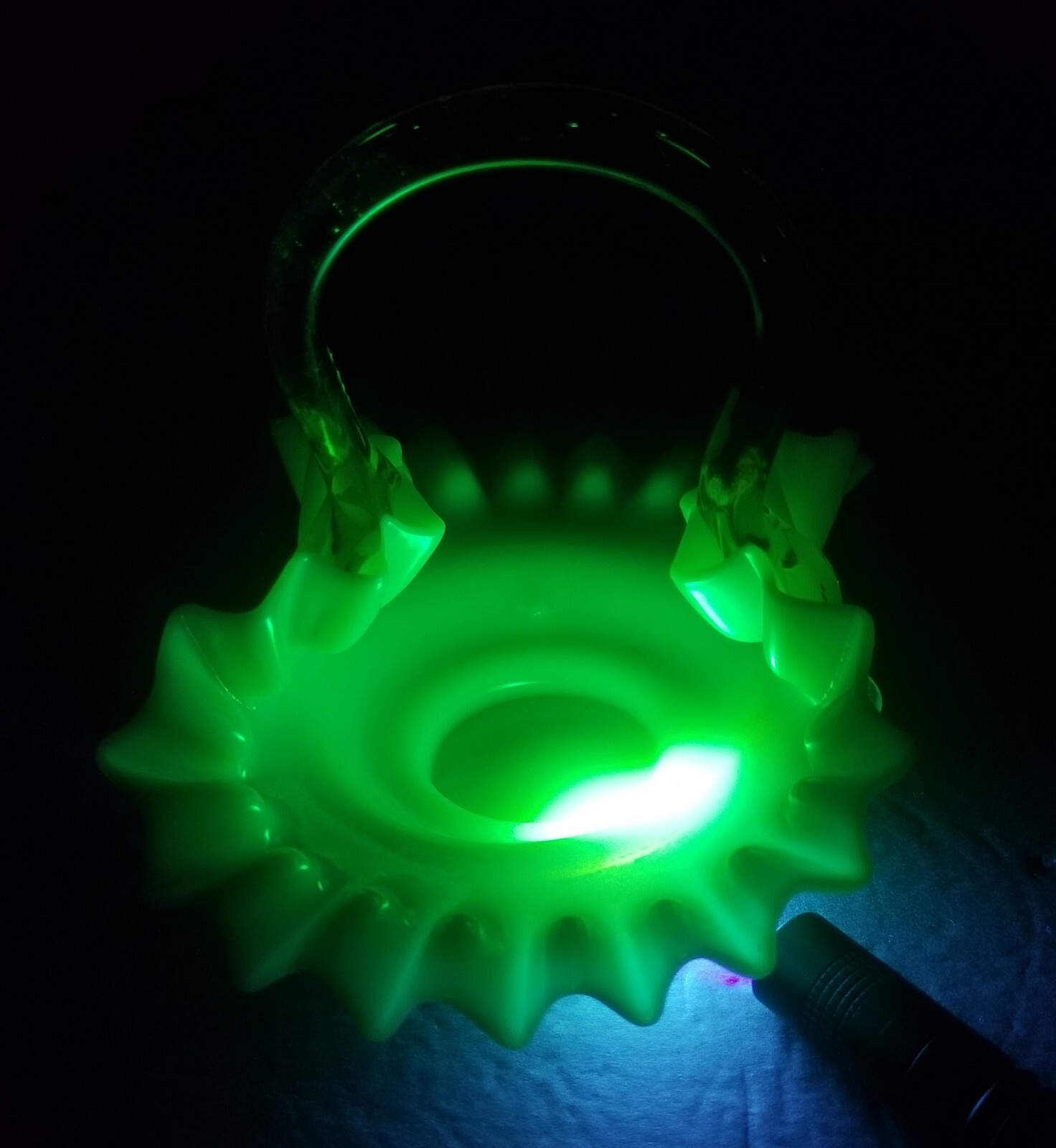 💚 URANIUM GLASS – White Ivory – Amber Handled – Pink Flower – Ruffled Basket