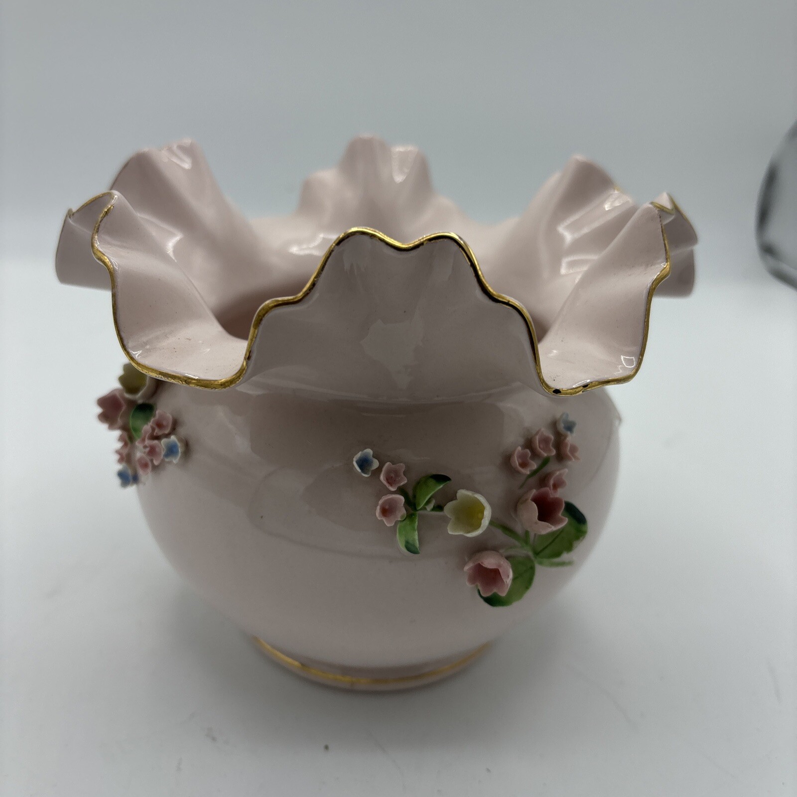 W VTG Lefton China CRANBERRY PINK GLASS PORCELAIN RUFFLED VASE W/APP FLOWERS