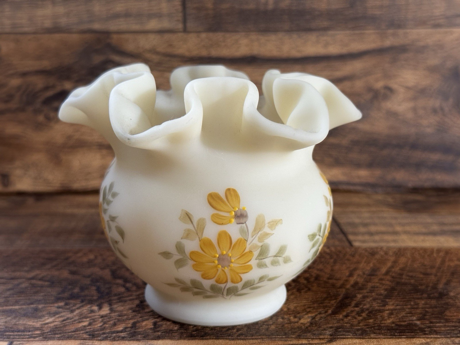 VINTAGE FENTON CUSTARD SATIN RUFFLE GLASS SIGNED DARLENE MAGEEHAN
