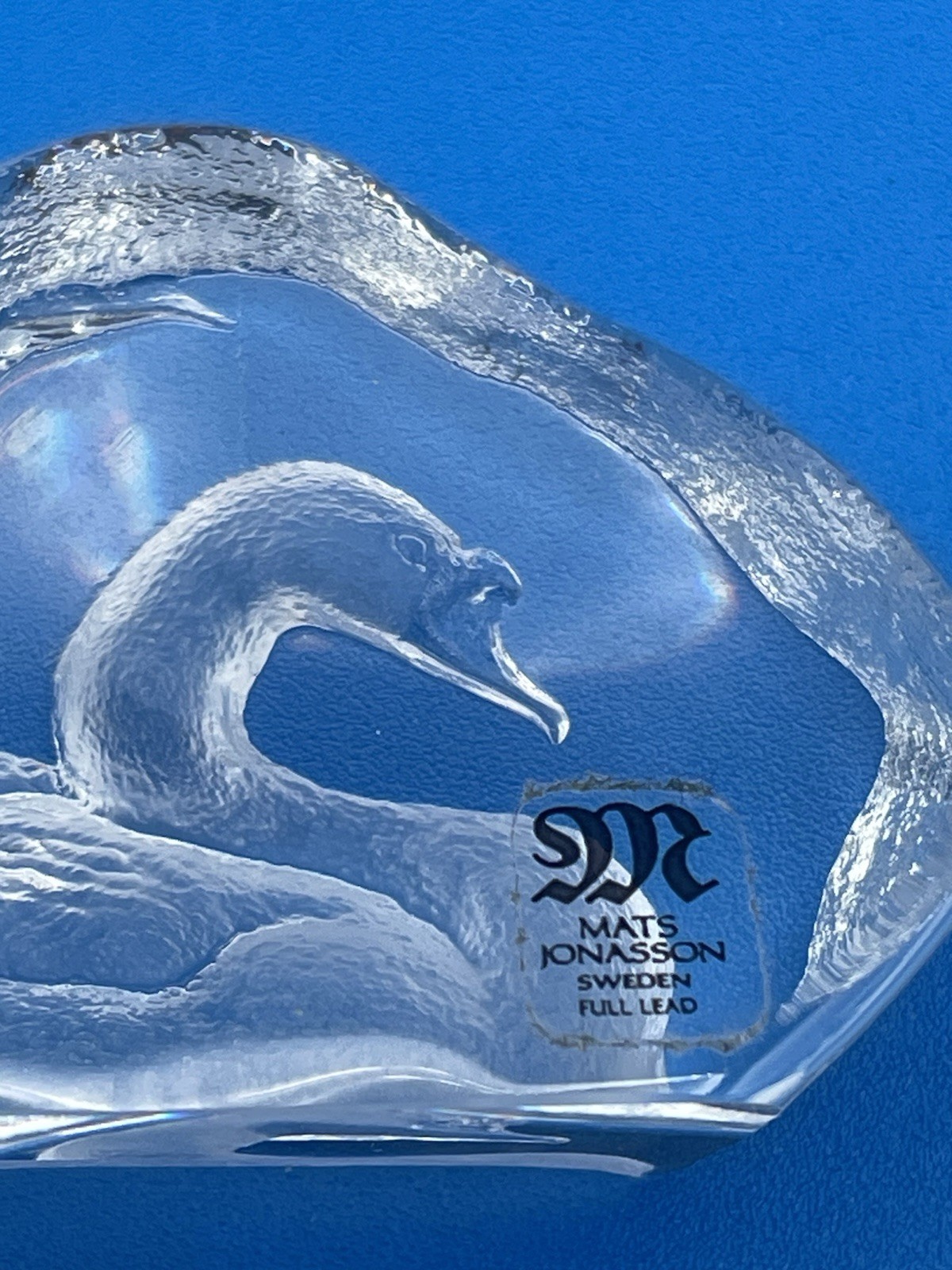 Mats Jonasson Sweden Etched Lead Crystal SWAN Paperweight in Original Hinged Box