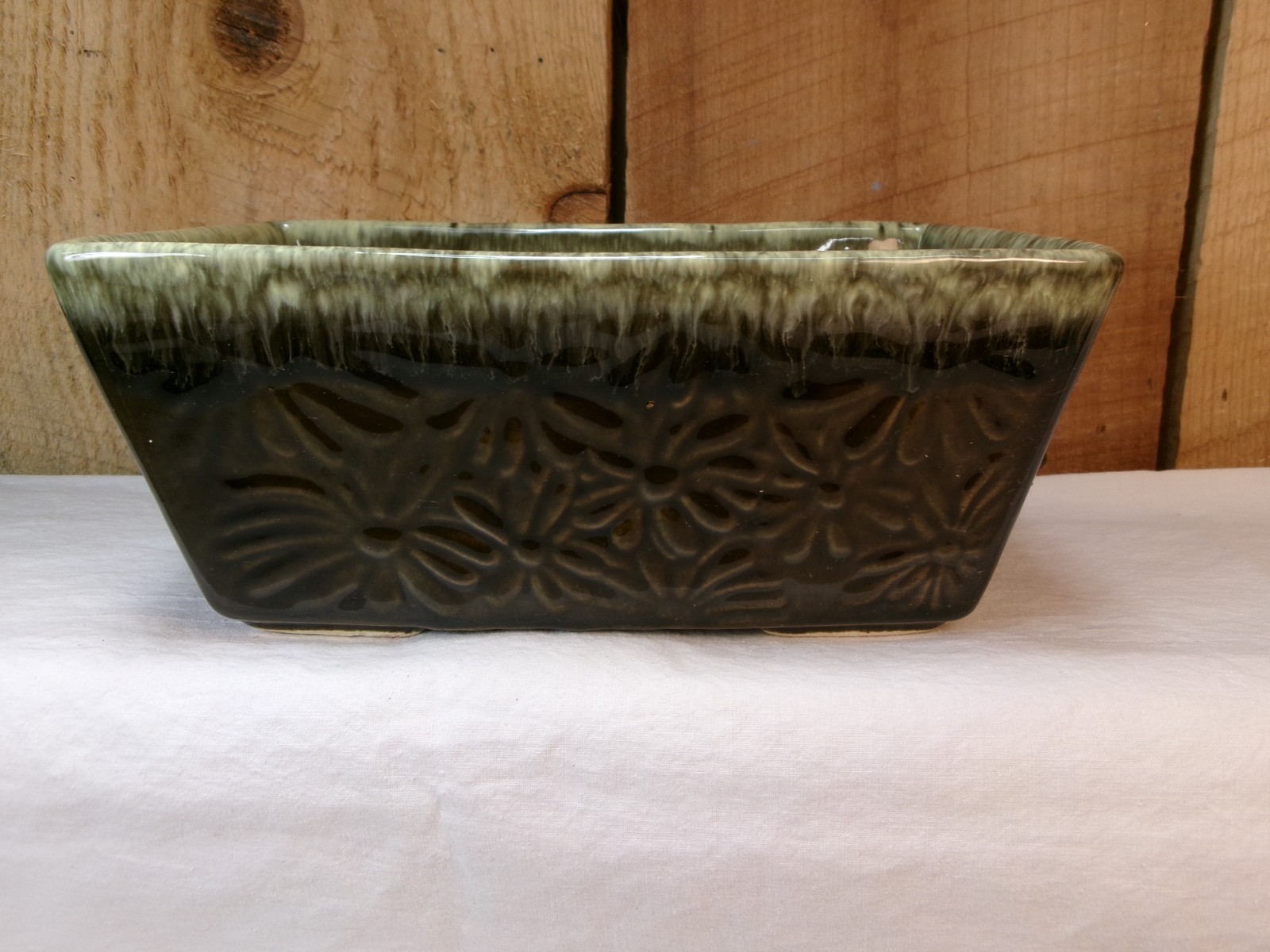 Vintage Hull Pottery F17 USA Green Drip Glaze Footed Floral Pattern Planter