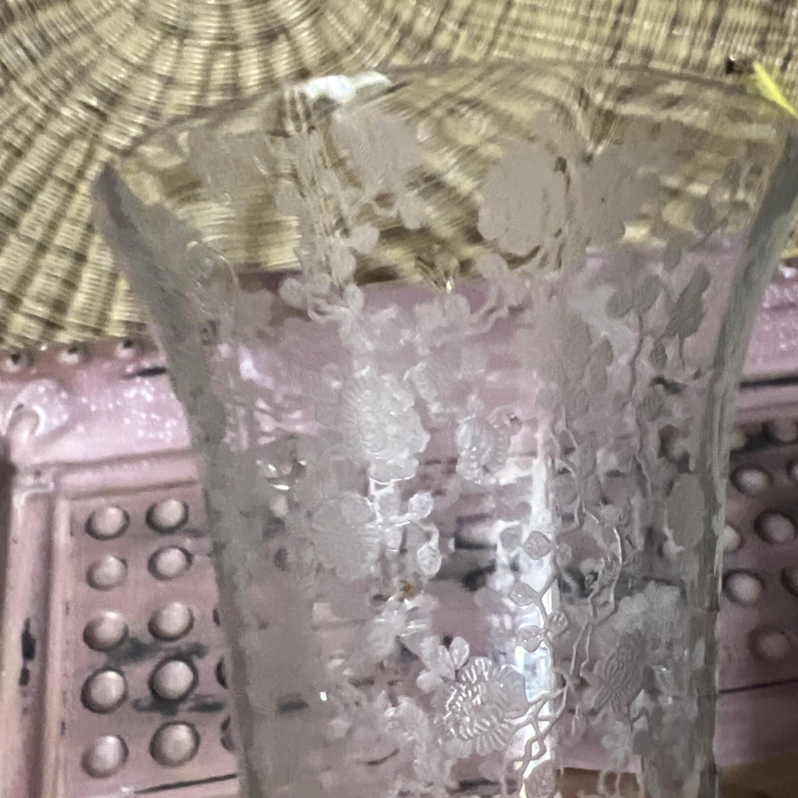 CAMBRIDGE GLASS ROSE POINT CRYSTAL #1233 10″ KEYHOLE FOOTED BLOWN ETCHED VASE