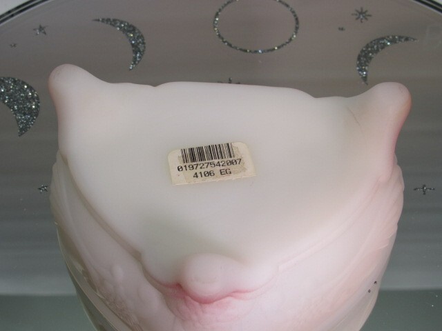 FENTON GLASS DOUBLE HEART WHITE SATIN GLASS FOOTED TRINKET BOX W/LID
