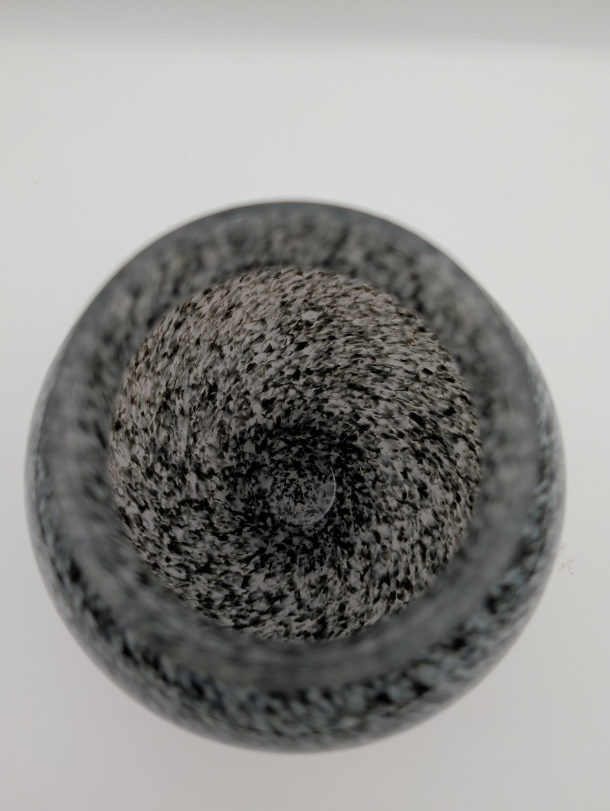 Modern Home Decor Accent Unsigned Black & White Confetti Glass Vase Aprx 5.5 In