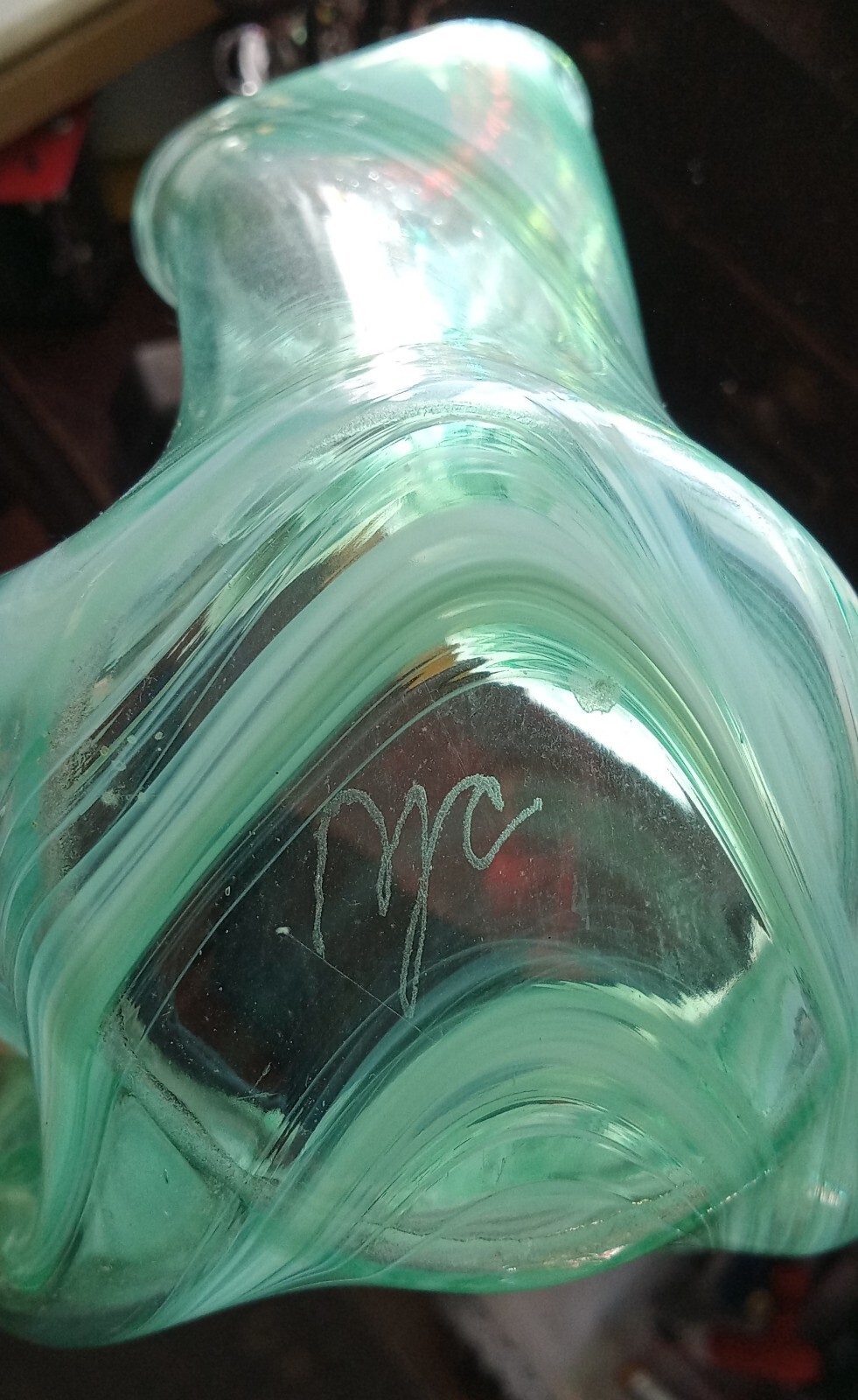 Stunning Signed Green & White Swirl Handkerchief Art Glass Vase 7″x7.5″x7.5″