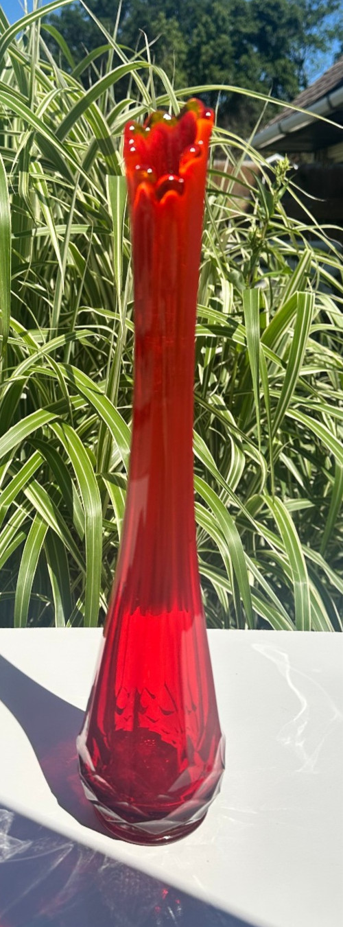 Vintage MCM LE Smith Fayette Pattern Swung Vase Amberina 15” T UV glow cadmium