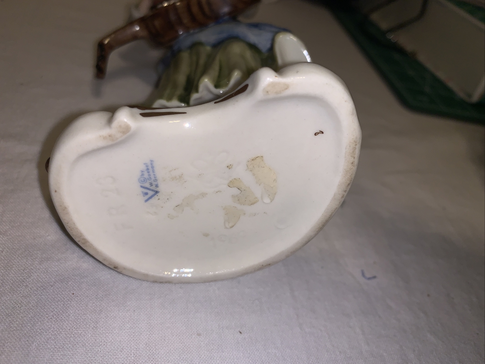 Goebel Figure Fr 23 Approx. 7 3/8in Girl with violin west Germany