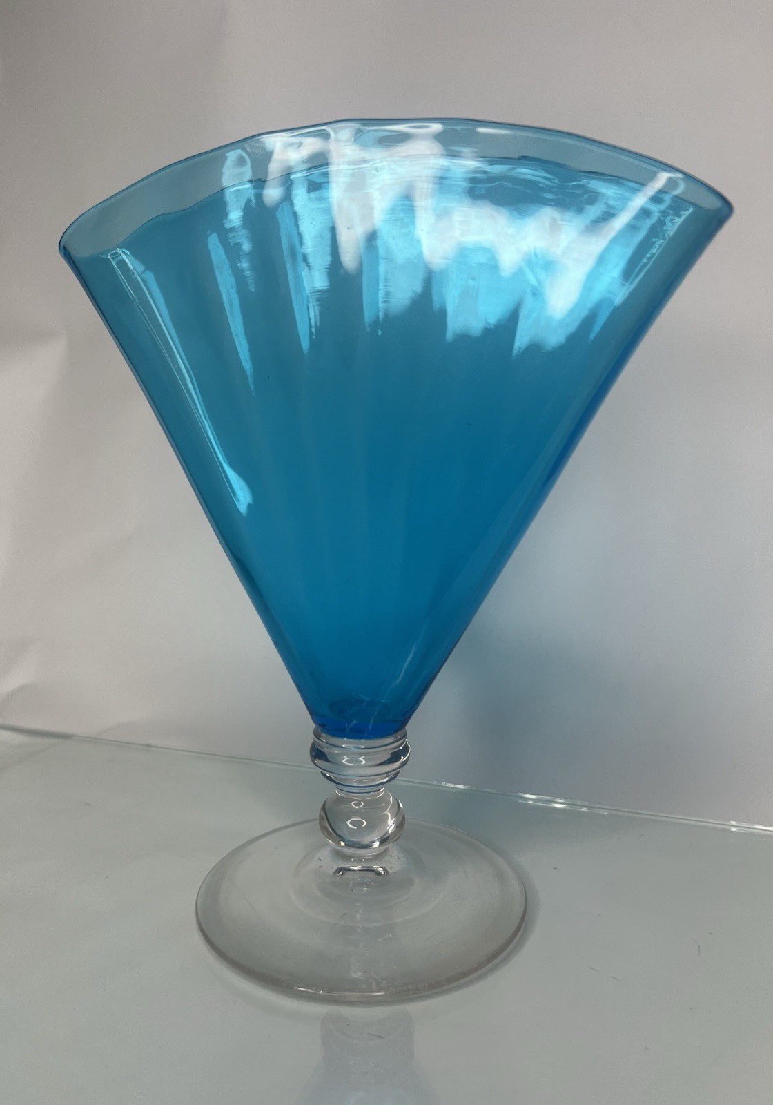 ANTIQUE! Stueben Carder Celeste Blue Ribbed Optic Glass Fan Vase w Clear Stem