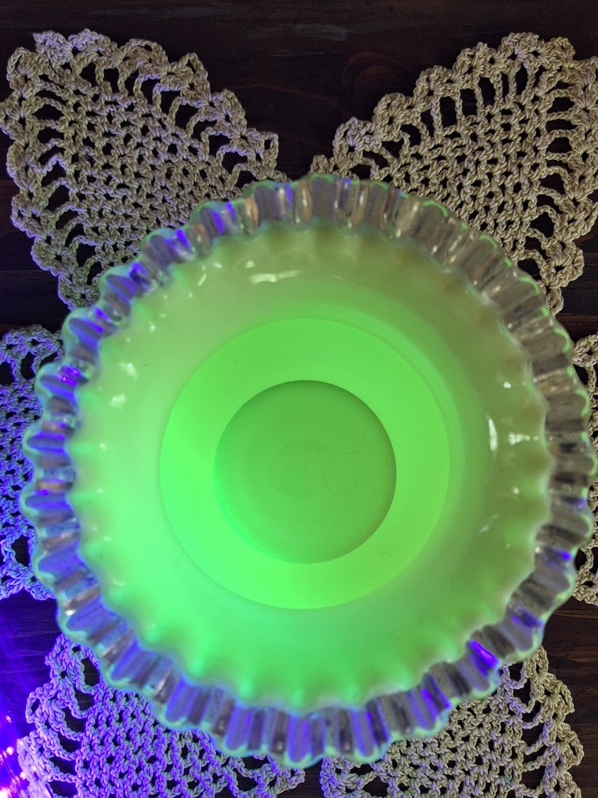 Fenton Vintage 1940’s Ivory Crest Uranium Bowl/Vase 5″ with Crimped Edge