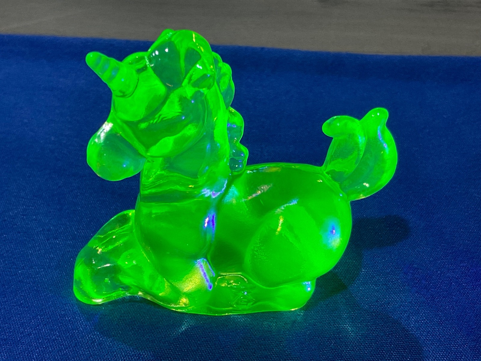 Vintage BOYD Uranium Vaseline Unicorn Yellow Opalescent Glass Mint Condition !!