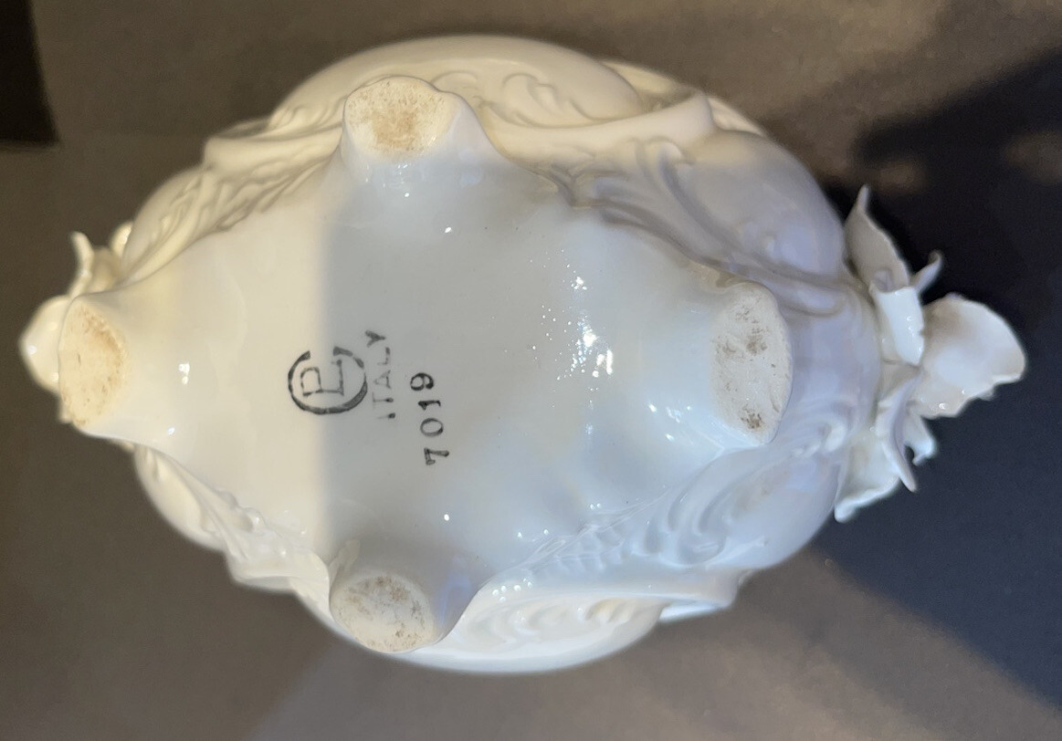 Italian Art Pottery Capodimonte Off White Floral Vintage Box Applied Flowers EUC