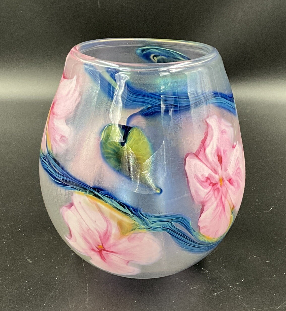 6.25” CHARLES LOTTON MULTI FLORA ART GLASS VASE SIGNED IRIDESCENT BLUE PINK 1980