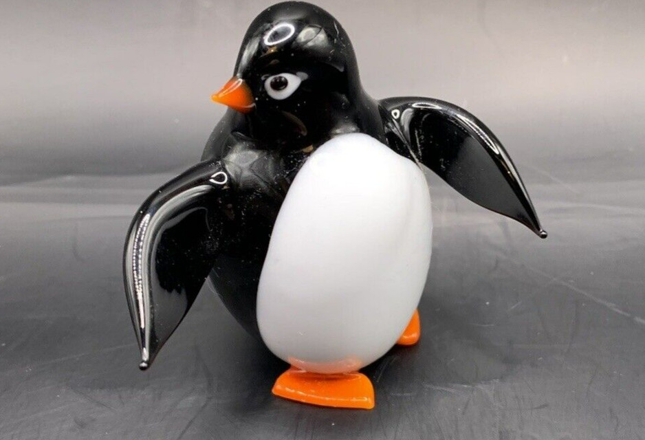 Blown Glass Penquin figurine-2 1/2″ tall
