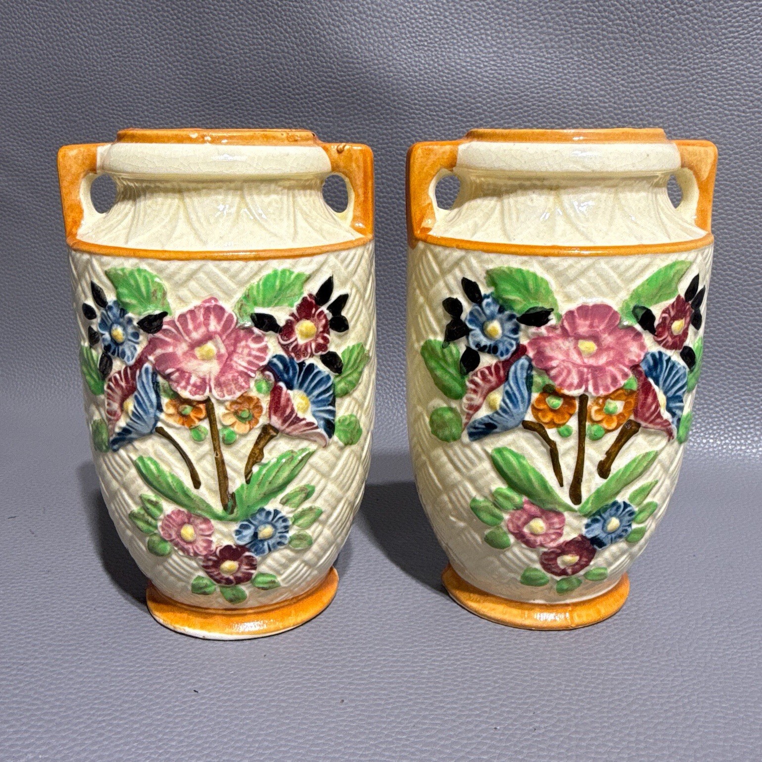 VTG Japan Majolica Inspired Urn Shape Basketweave Vase Flower Wall Pocket Set