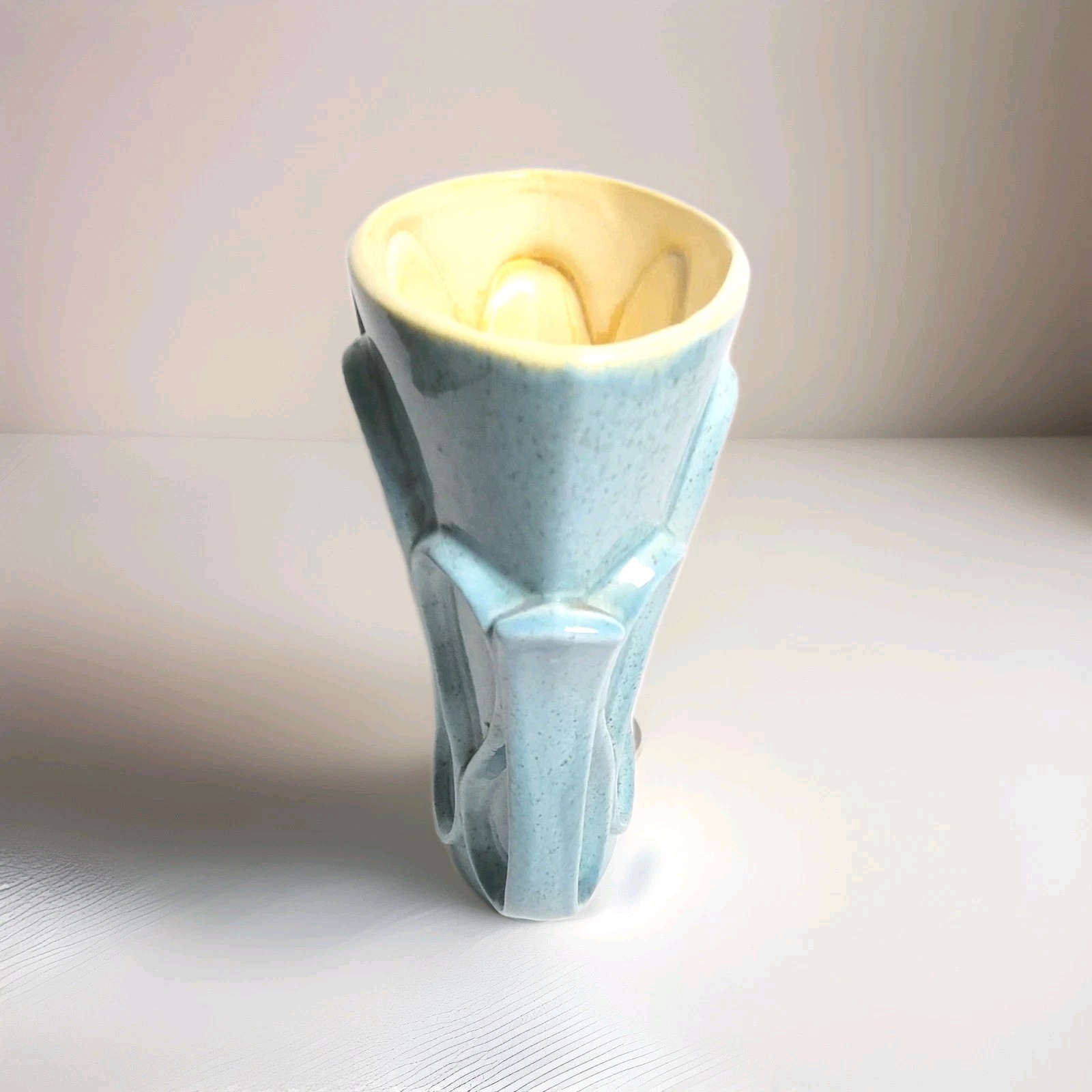 Charles Murphy Redwing USA Ribbon Vase M1460 Robin Egg Blue Canary Yellow