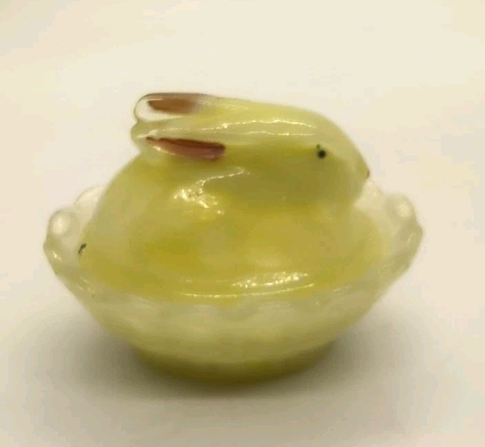 Boyd Glass Mini 2.5″ Bunny Rabbit on Nest Painted Face Banana Swirl Salt Cellar