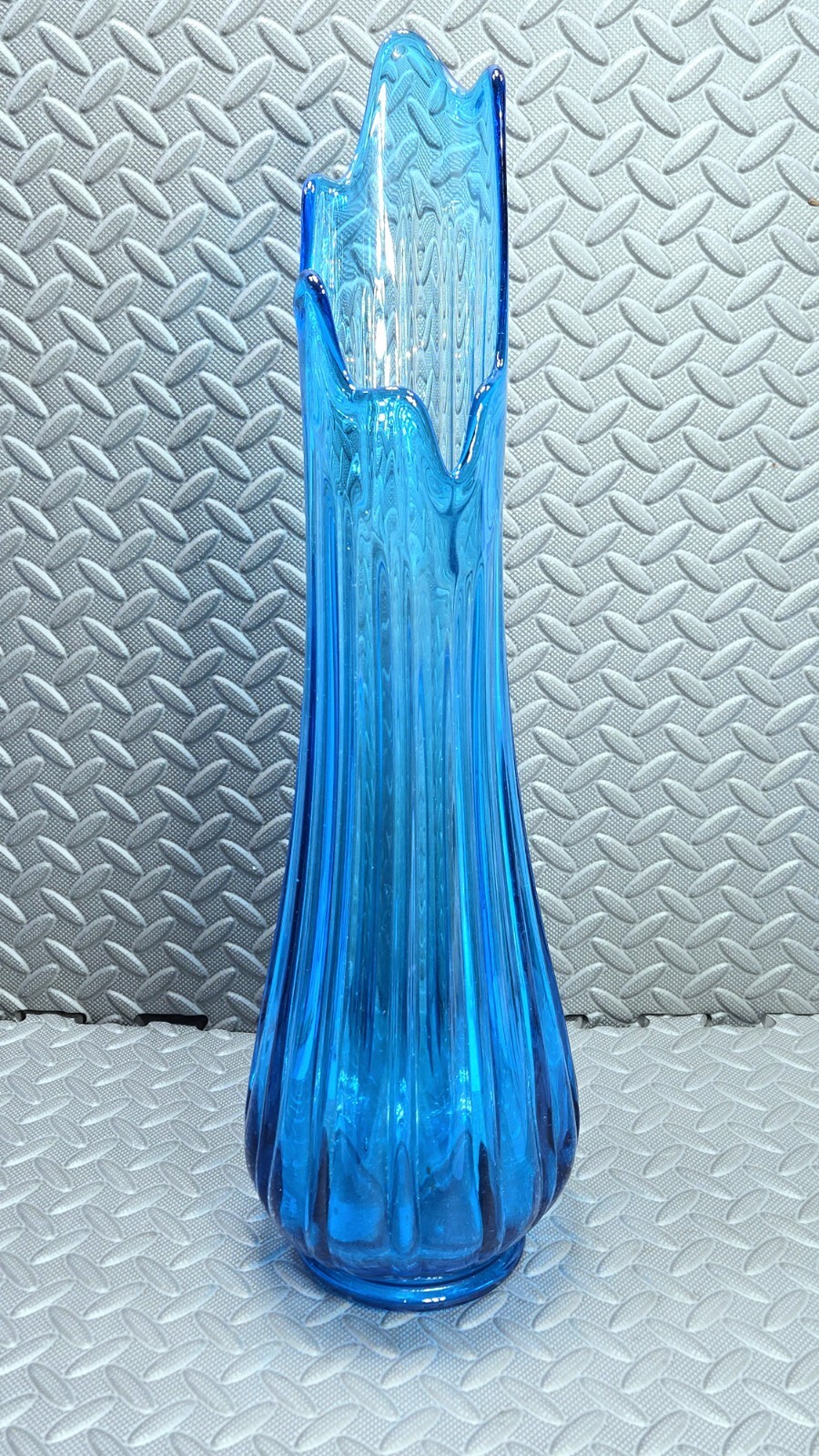 LE Smith Blue 21.5″ Swung Vase Flower Floor Large Fat Bottom Glass Stretch MCM