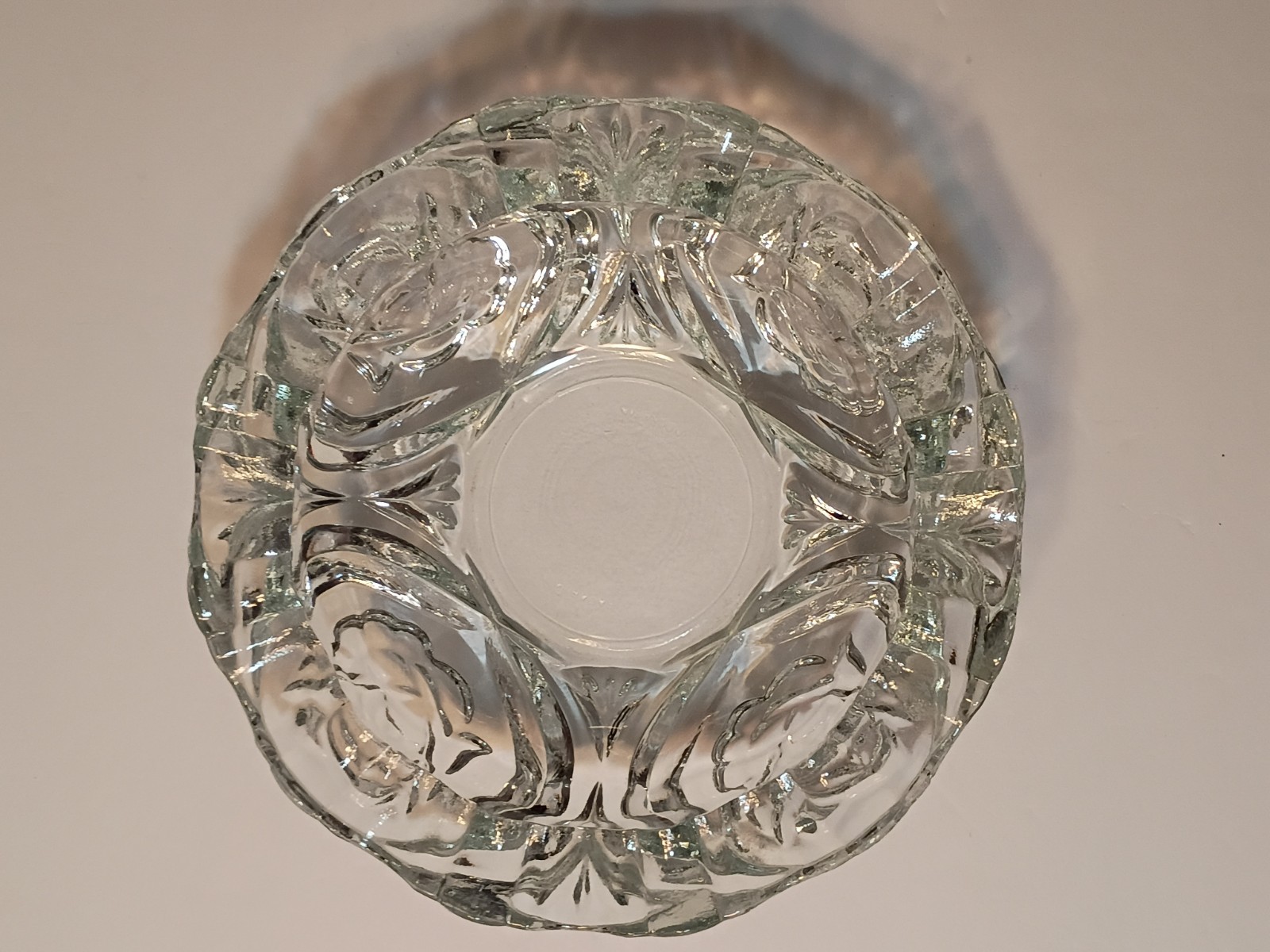 Pasari Indonesia Heavy Pressed Glass Ashtray/candy bowl 7 3/4″ dia. 2 lb. 6 oz.