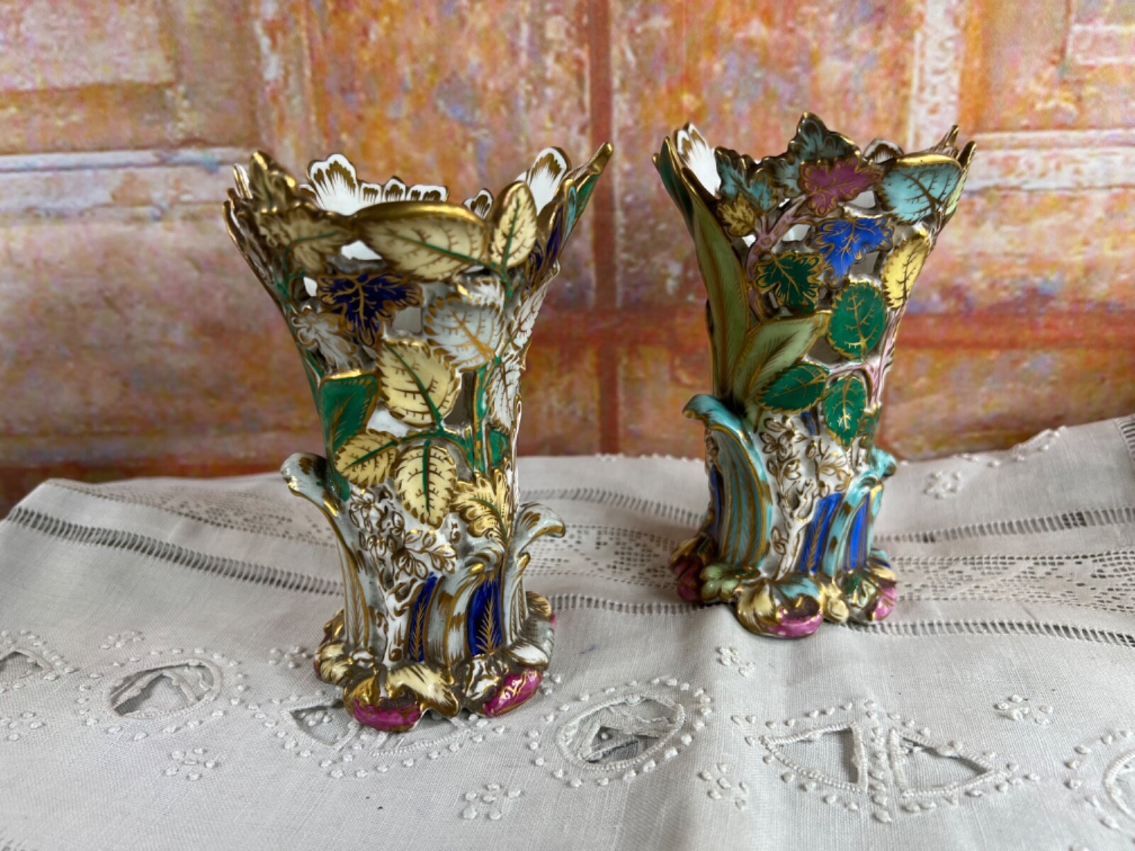 Pair of English Openwork Vases – Polychrome Porcelain – WT / IR & Co – 14cm