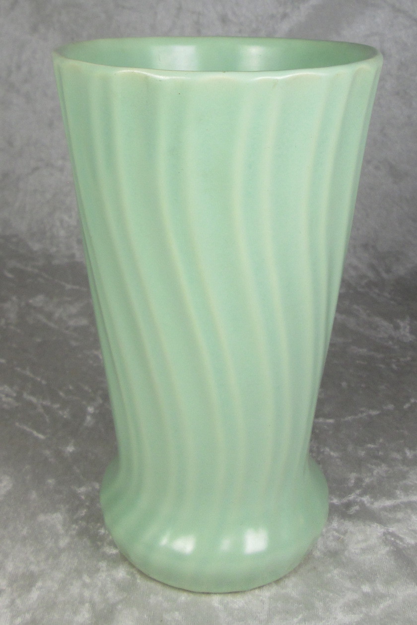 Bauer USA Pottery Green Swirl Vase Vintage 8-1/4 inches Tall 5 inch Diameter
