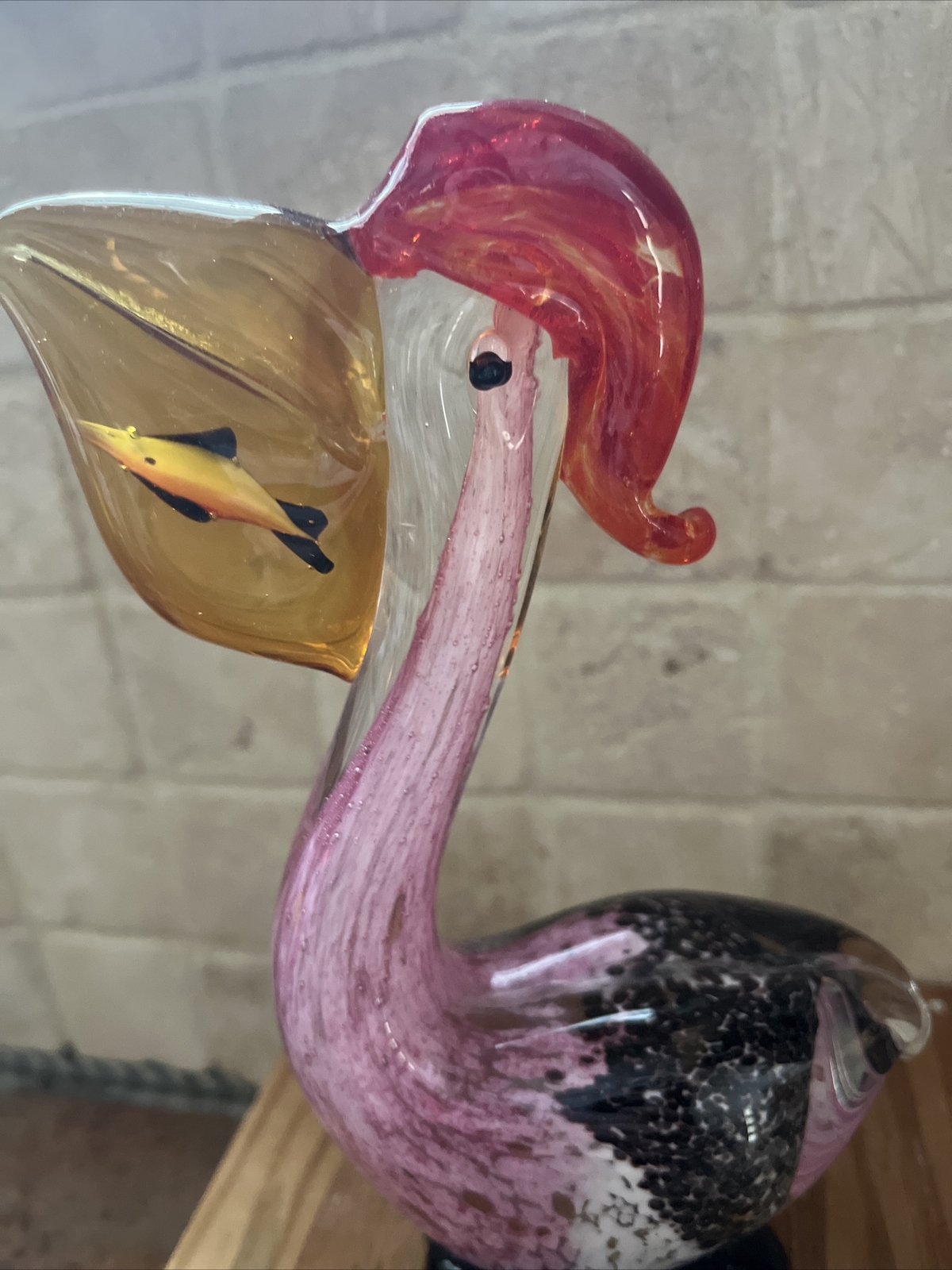 Art Glass Pelican 7″ Pink and Black Goldfish in Mouth Figurine Paperweight EUC