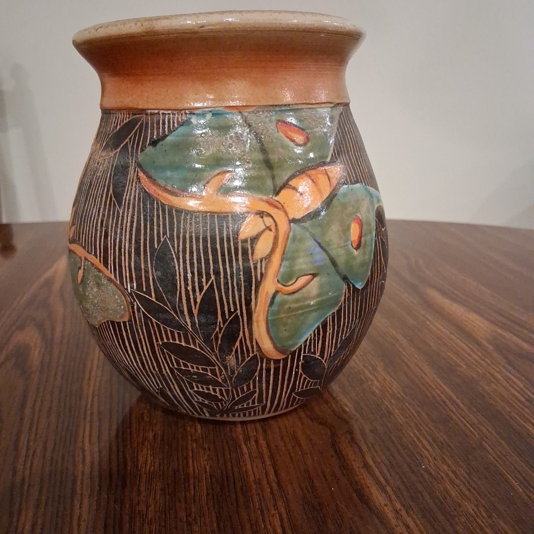 Nicaraguan Jardanaire Hand Crafted Etched Art Pottery Vase Luna Moon Moth 6”