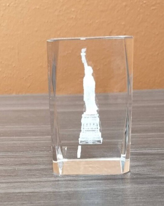 New York Statue of Liberty 3D Laser Crystal Block Paperweight Souvenir