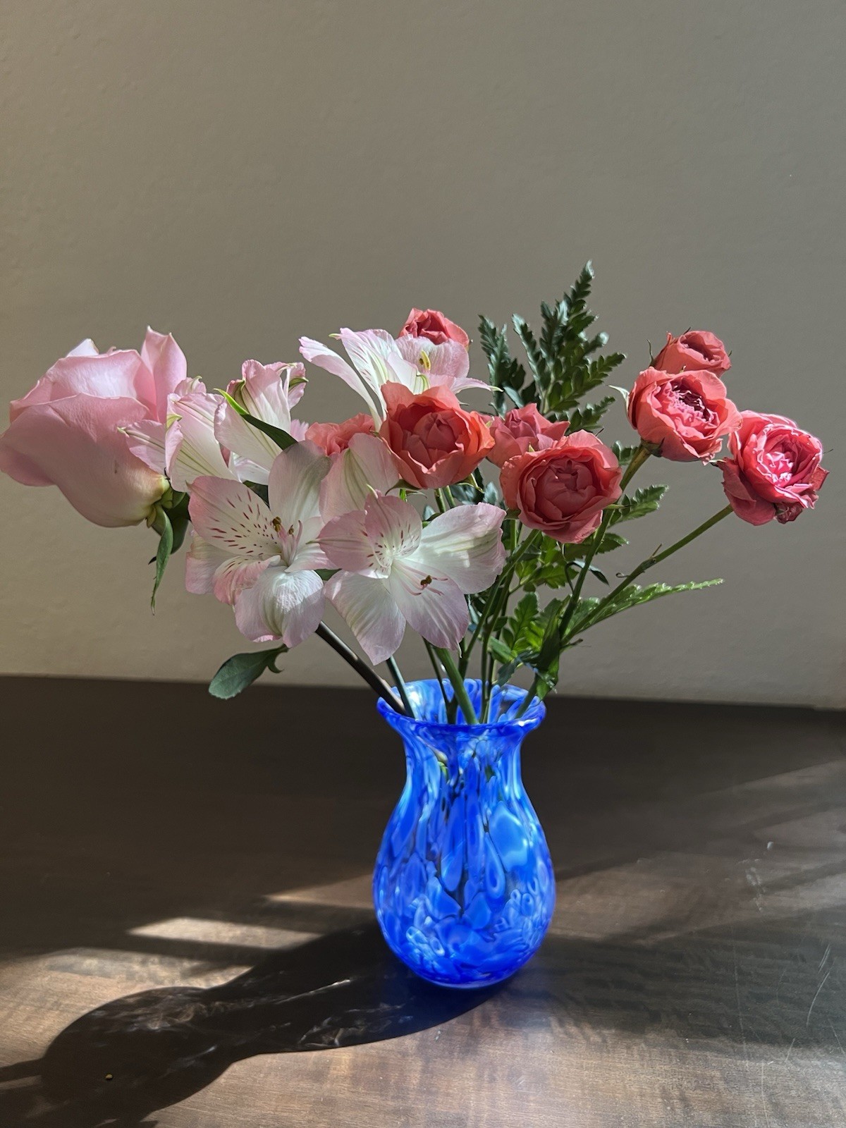 Mirando Style Blue Swirl Art Glass Decorative Vase 5.5 in Tall 3 in Wide