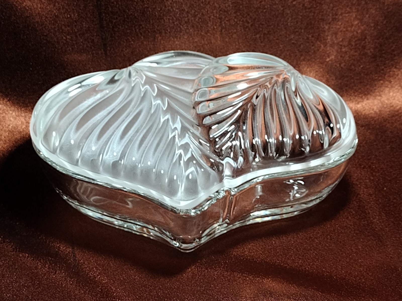 Mikasa Allure Crystal Glass Trinket Box (Double Heart With Satin & Clear Leaves)