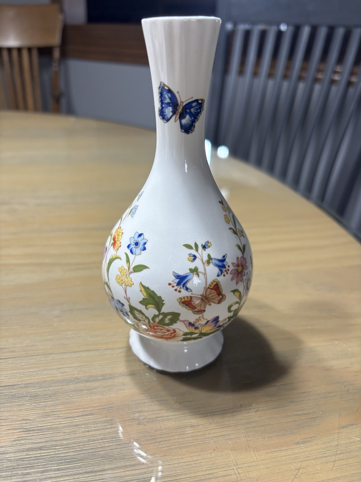 Aynsley Fine Bone China Cottage Garden Lovely Bud Vase 6.25” Tall