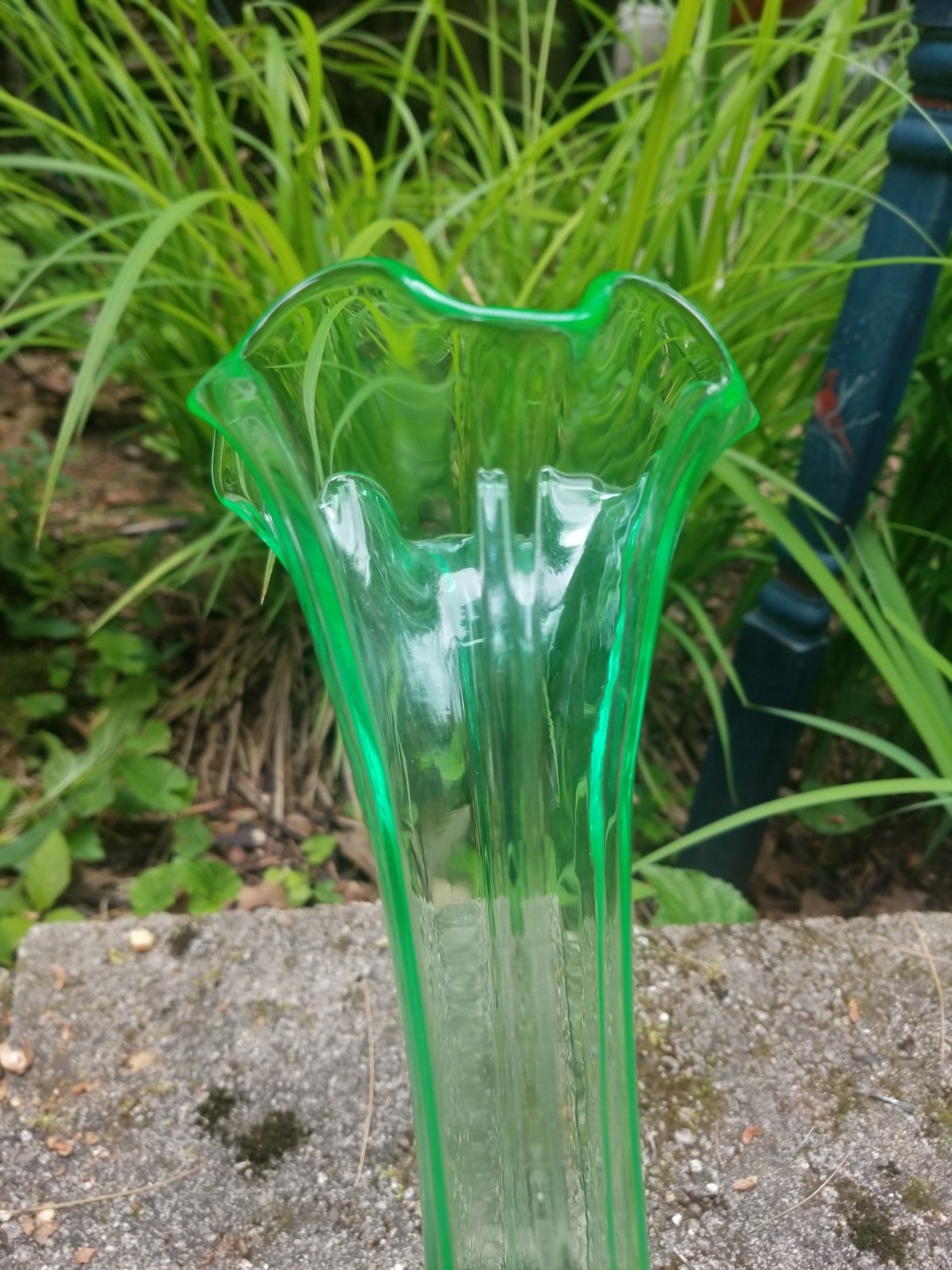 Vintage Uranium Glass Green Vase 10.5″ Ribbed Stretch Swung UV Glow Ruffled Edge