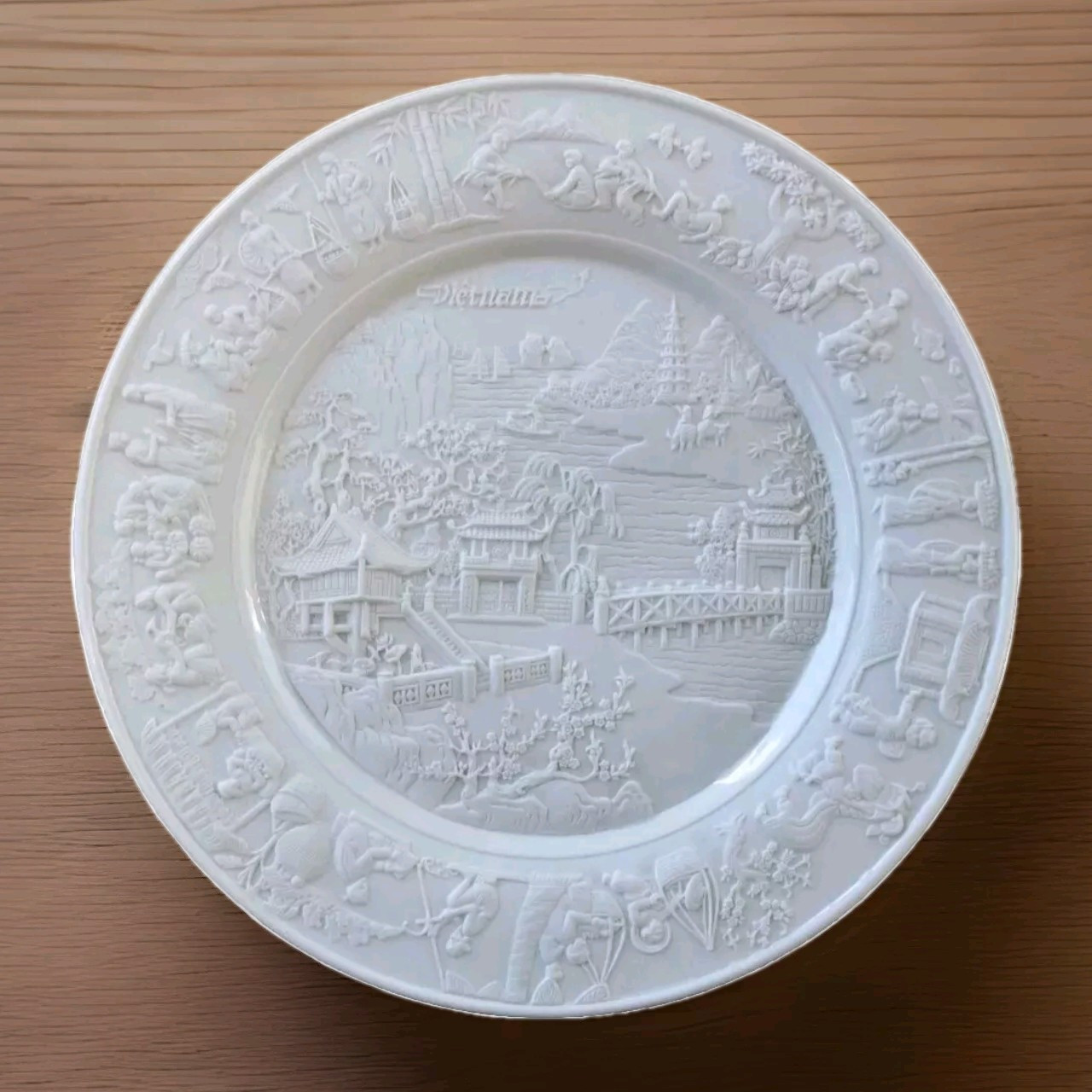 Miinh Long Porcelain Embossed Plate Vietnam White Matte Bisque 25cm As New
